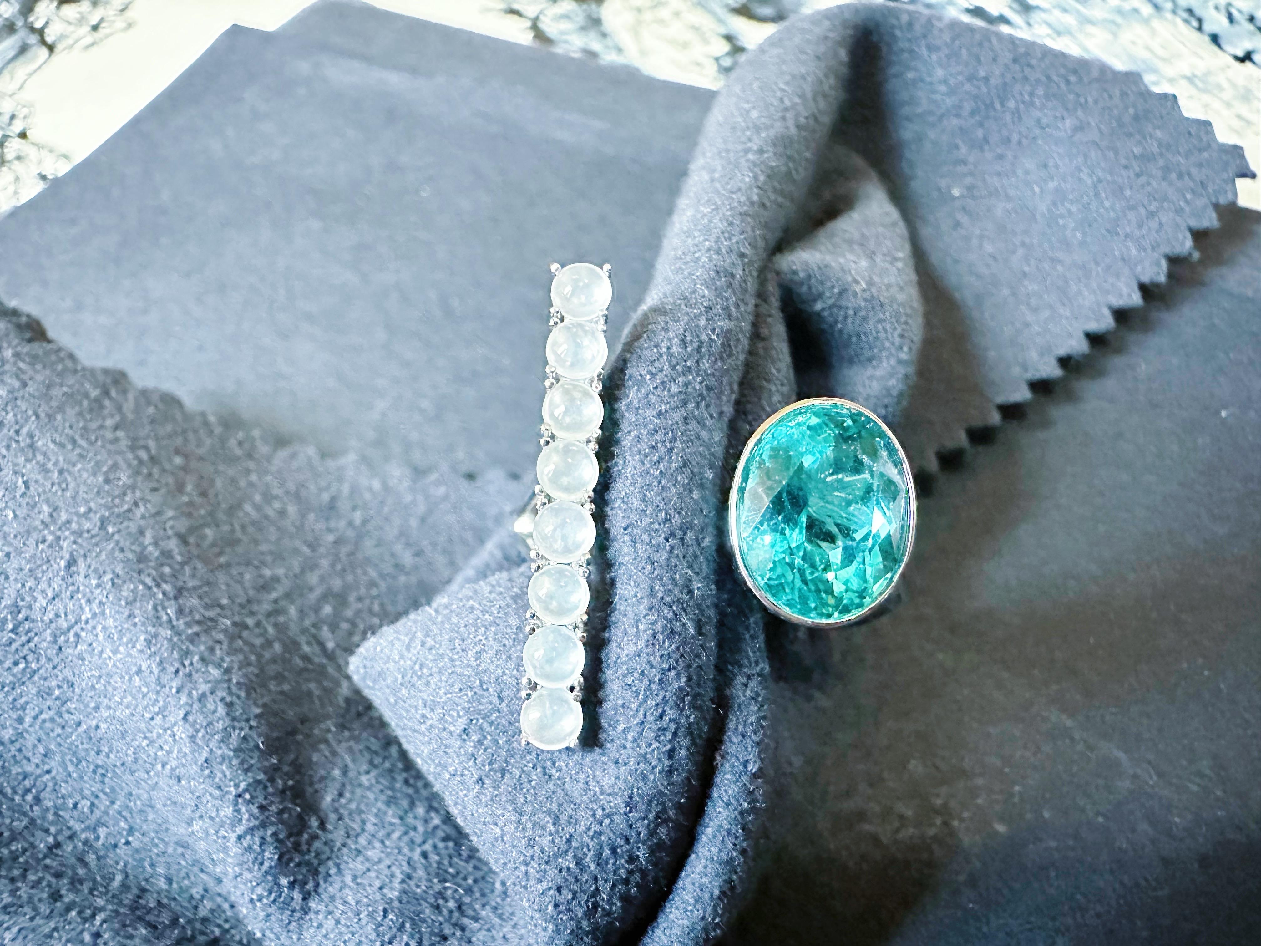 Natural Blue Apatite and Icy Jade Cabochons Open Ring in 18K White Gold in vendita 4