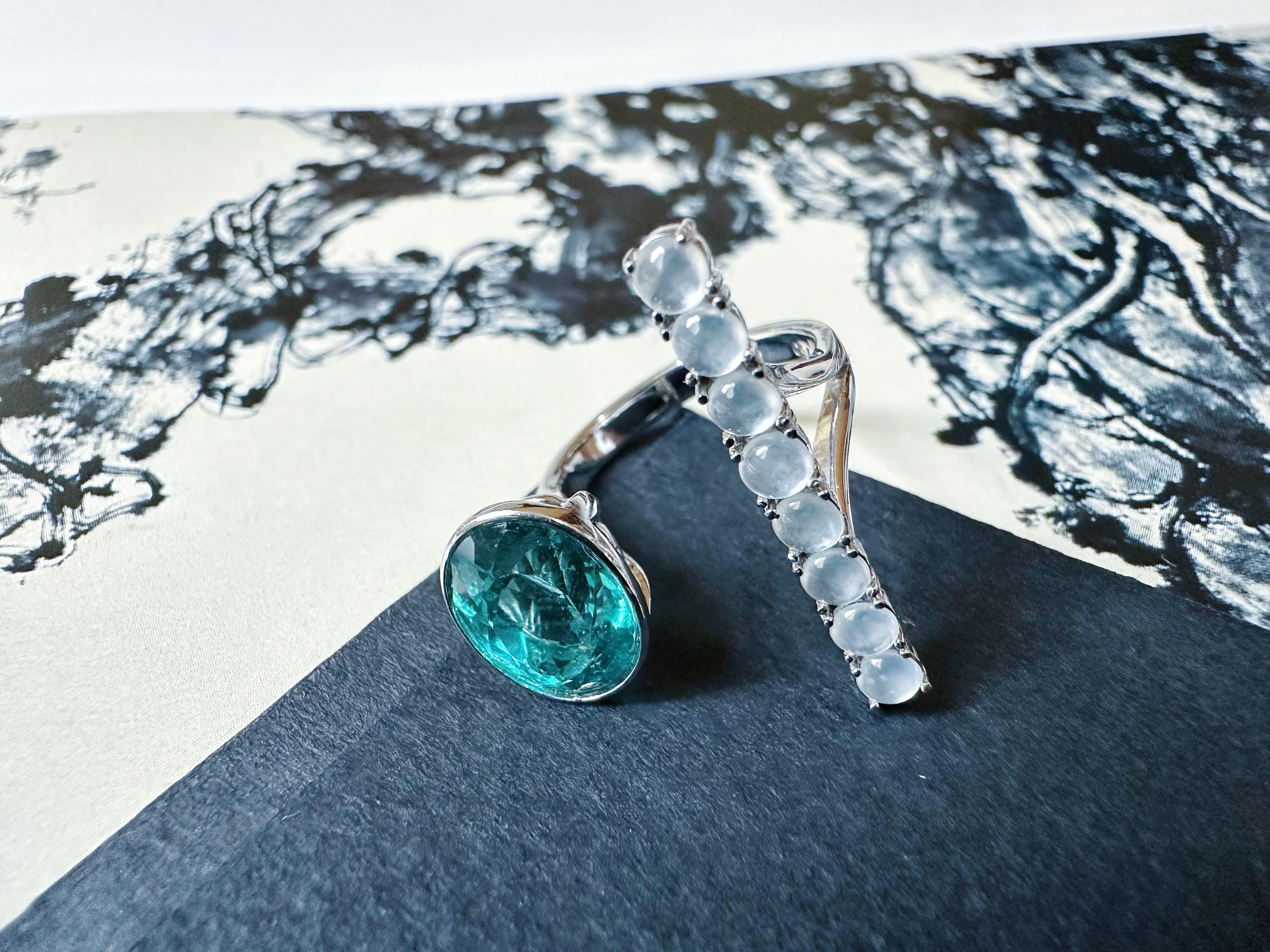 Natural Blue Apatite and Icy Jade Cabochons Open Ring in 18K White Gold In condizioni Nuovo in vendita a Kowloon, HK