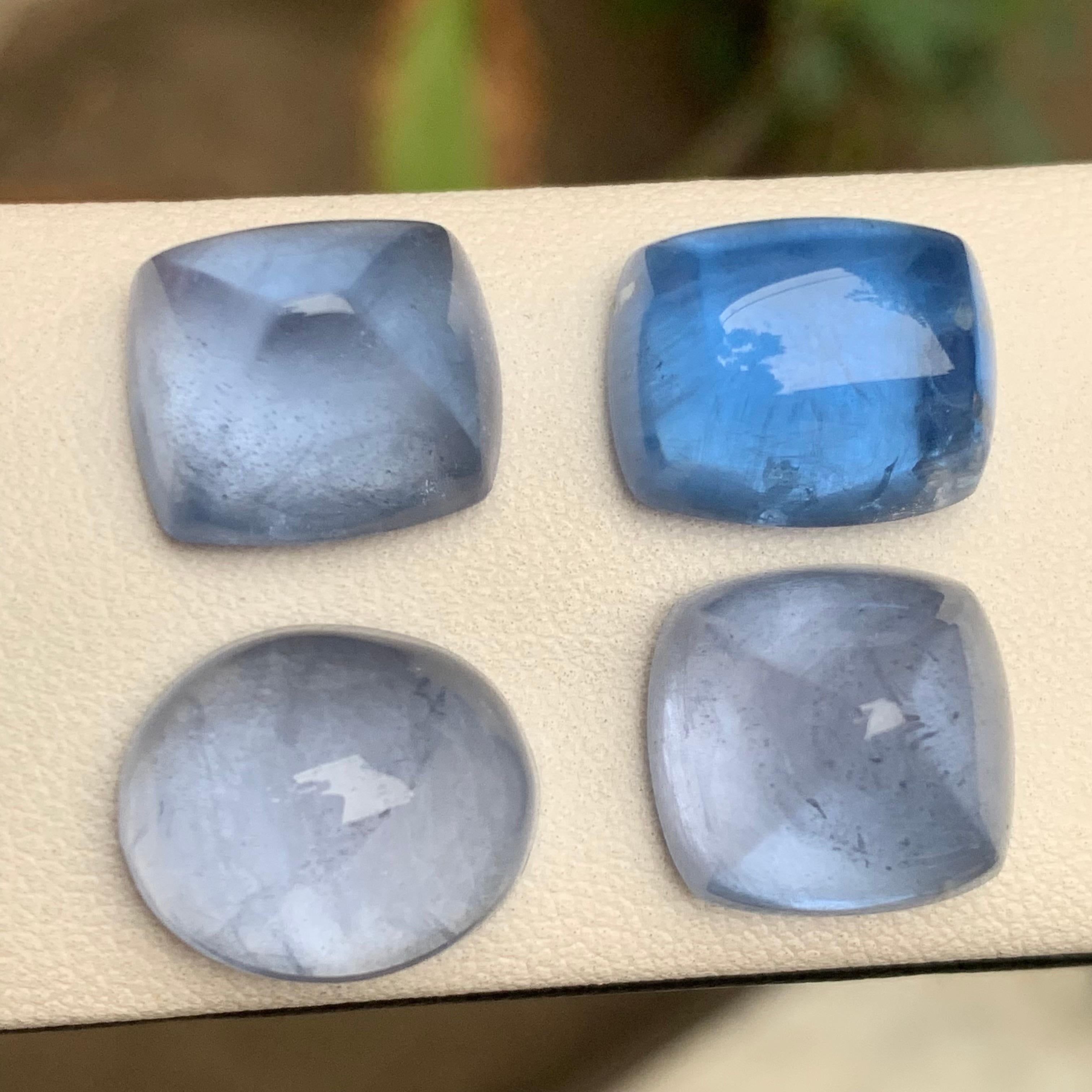 Aguamarina Azul Natural 51,06 qt Cabujón Sugarloaf Gema Parcela Afganistán Contemporáneo en venta