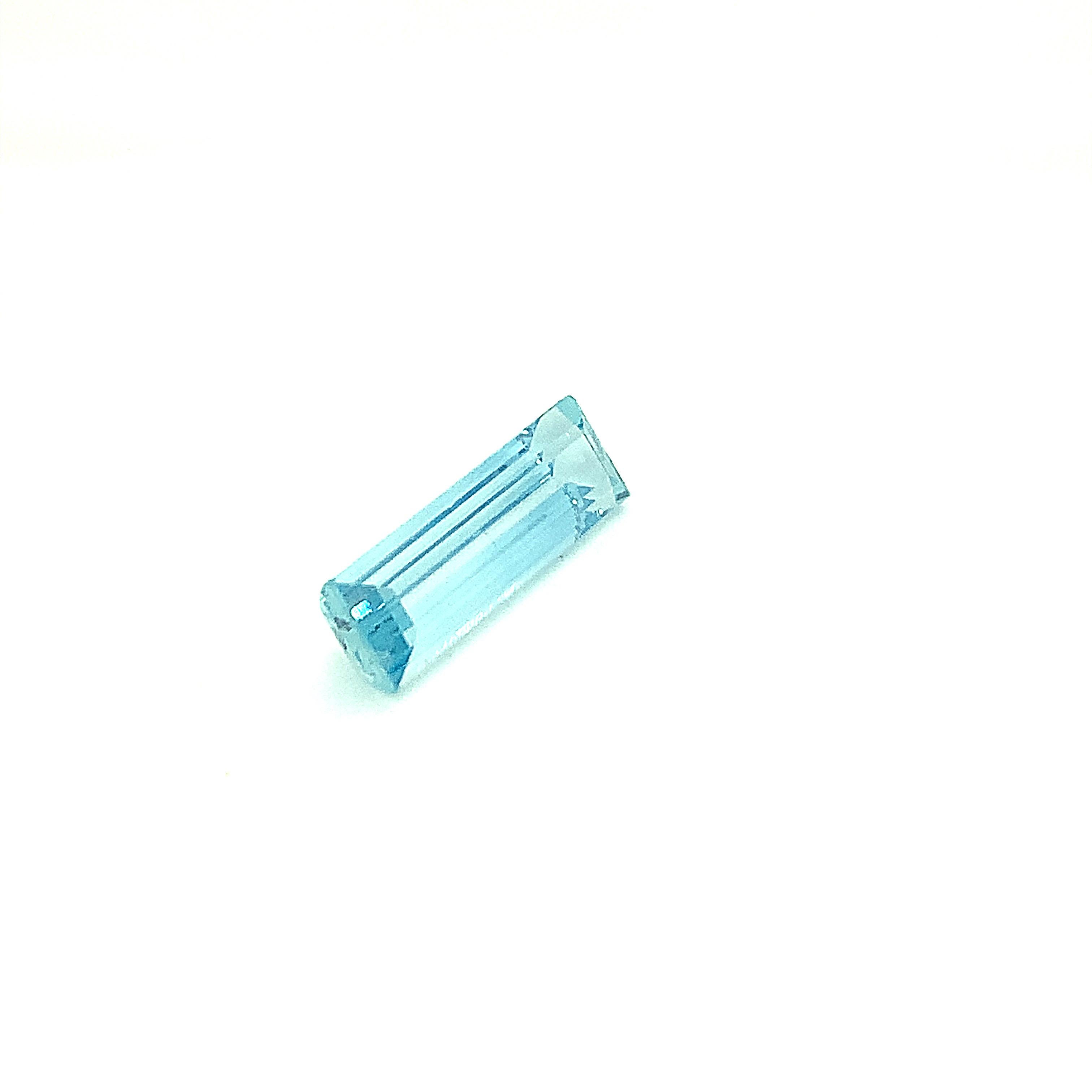 Natural Blue Aquamarine 8.55 Carat unset Elongated Emerald Cut Gemstone  In New Condition For Sale In Trumbull, CT