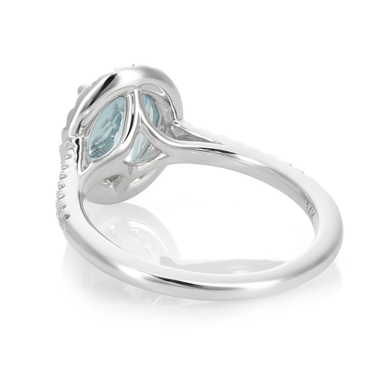 Natural Blue Aquamarine Gemstone 1.64 cts in 14K White Gold Ring with Diamonds In New Condition For Sale In Los Angeles, CA