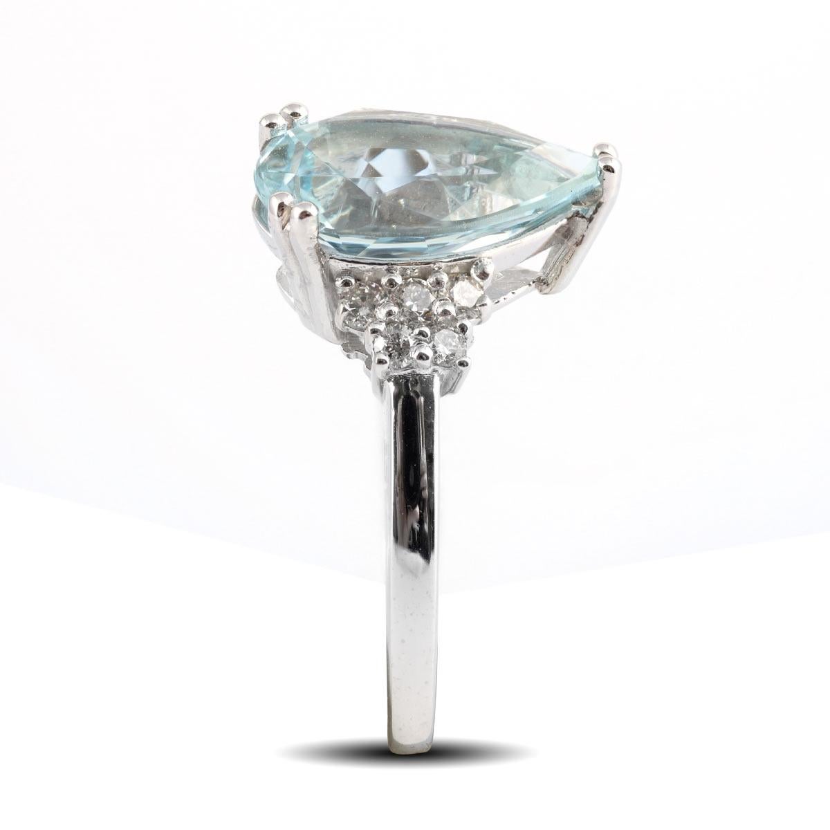 Women's Natural Blue Aquamarine Gemstone 3.43 cts in 14K White Gold Ring with Diamonds For Sale