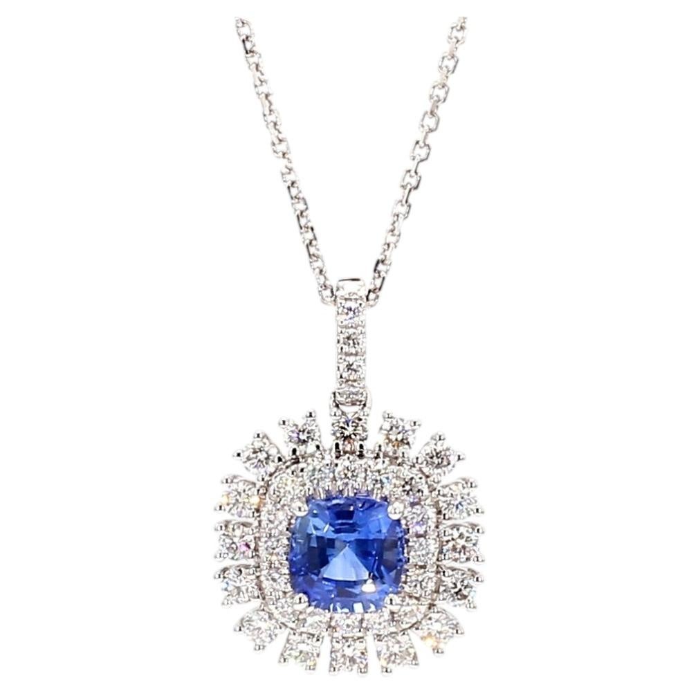 Ciondolo in oro con zaffiro blu naturale a cuscino e diamante da 2,33 carati TW