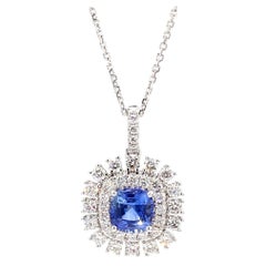 Pendentif en or avec saphir coussin bleu naturel et diamant de 2,33 carats TW