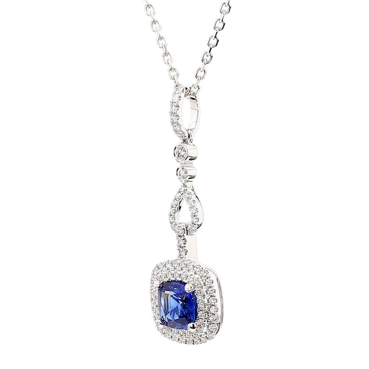 Der schöne Saphir-Anhänger von RareGemWorld. Montiert in einer schönen Fassung aus 18 Karat Weißgold mit einem natürlichen blauen Saphir im Kissenschliff. Der Saphir ist von einem runden weißen Naturdiamanten umgeben. Dieser Anhänger wird Sie