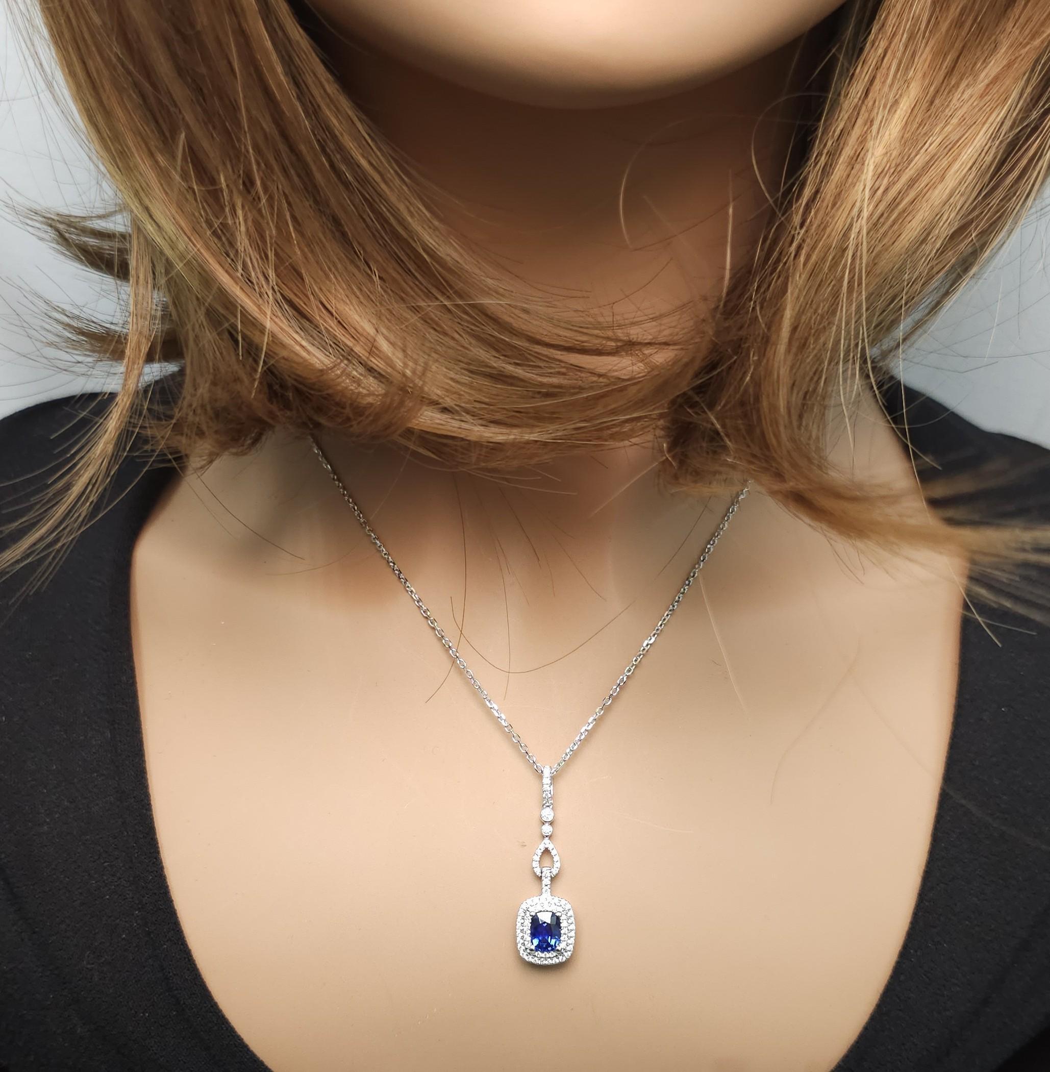 Colgante de oro blanco con zafiro cojín azul natural y diamante blanco de 1.28 quilates TW en Nuevo estado para la venta en New York, NY