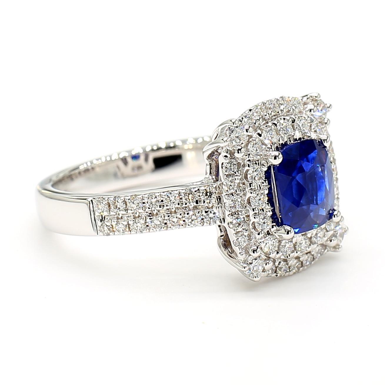 Anillo de cóctel de oro con zafiro cojín azul natural y diamante blanco de 1.60 quilates TW Corte cojín en venta