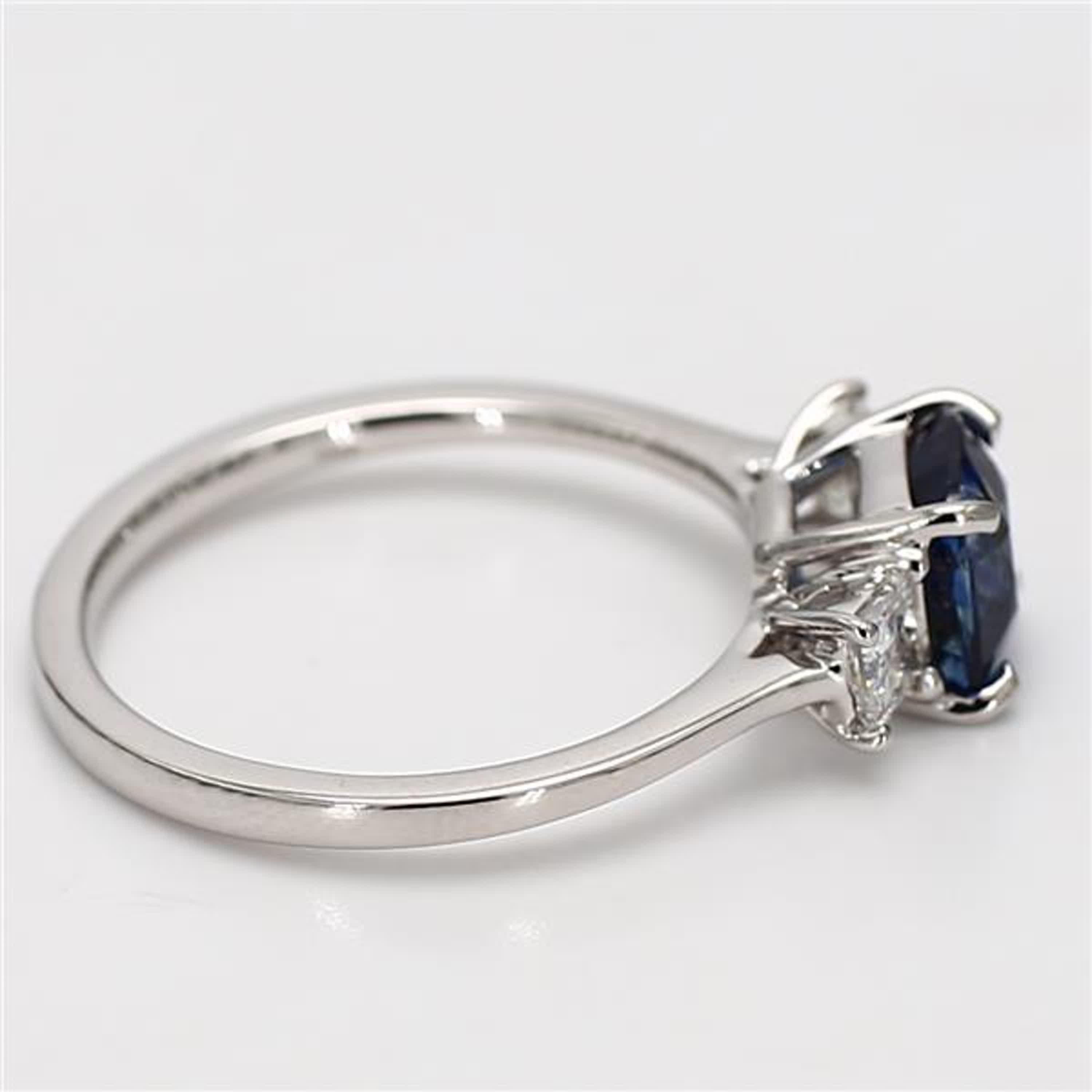 Natural Blue Cushion Sapphire and White Diamond 2.07 Carat TW Gold Cocktail Ring For Sale 1