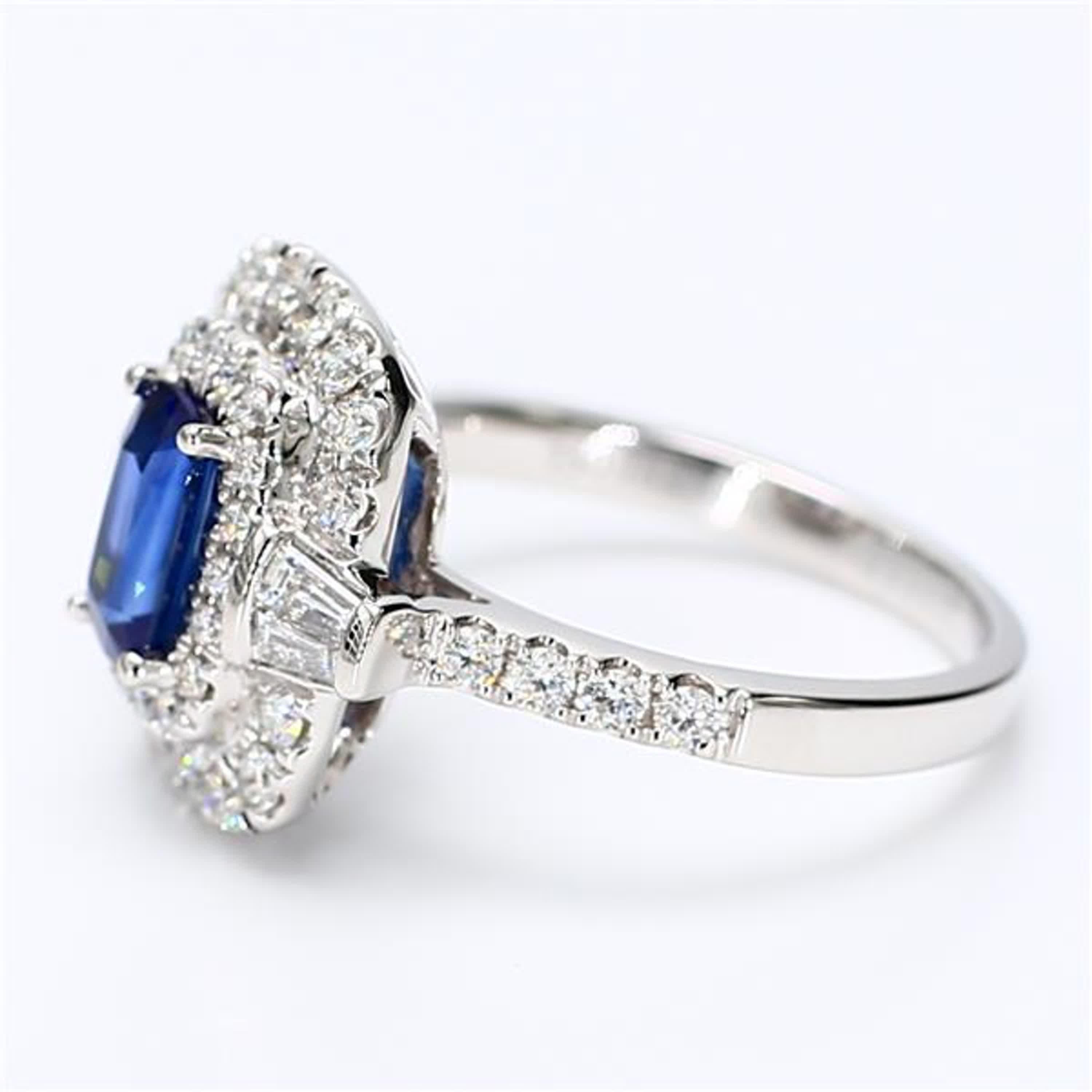Contemporary Natural Blue Cushion Sapphire and White Diamond 1.74 Carat TW Gold Cocktail Ring For Sale