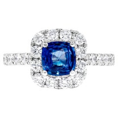 Natürlicher blauer Saphir im Kissenschliff und weißer Diamant 1.99 Karat TW Gold Cocktail-Ring