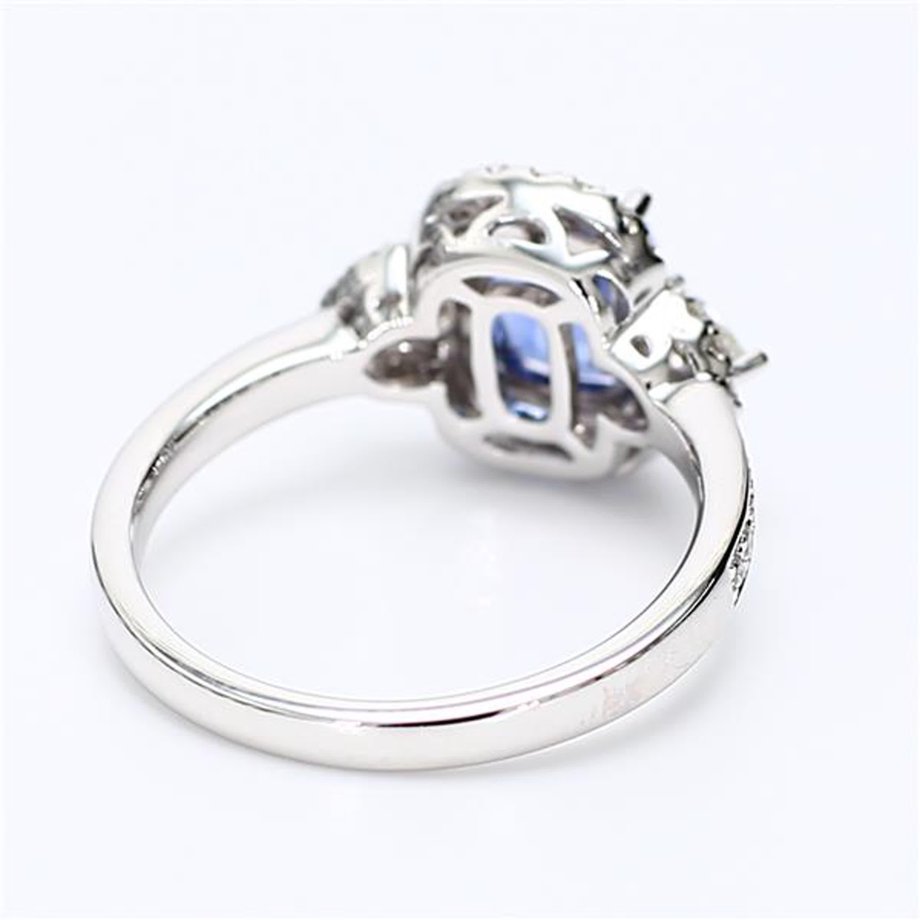 Natürlicher blauer Saphir im Kissenschliff und weißer Diamant 2.05 Karat TW Gold Cocktail-Ring Damen im Angebot