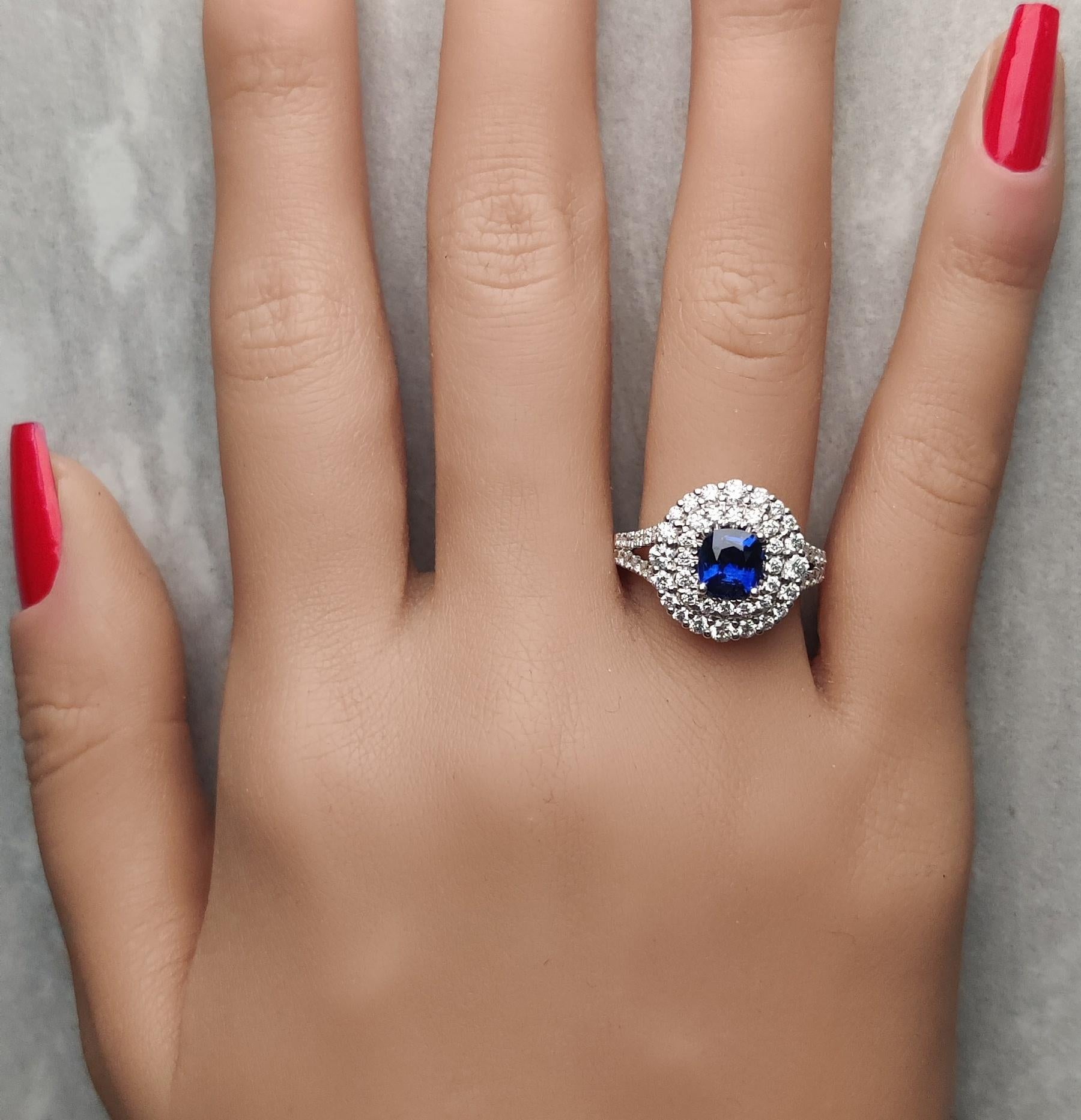 Natural Blue Cushion Sapphire and White Diamond 2.40 Carat TW Gold Cocktail Ring In New Condition For Sale In New York, NY
