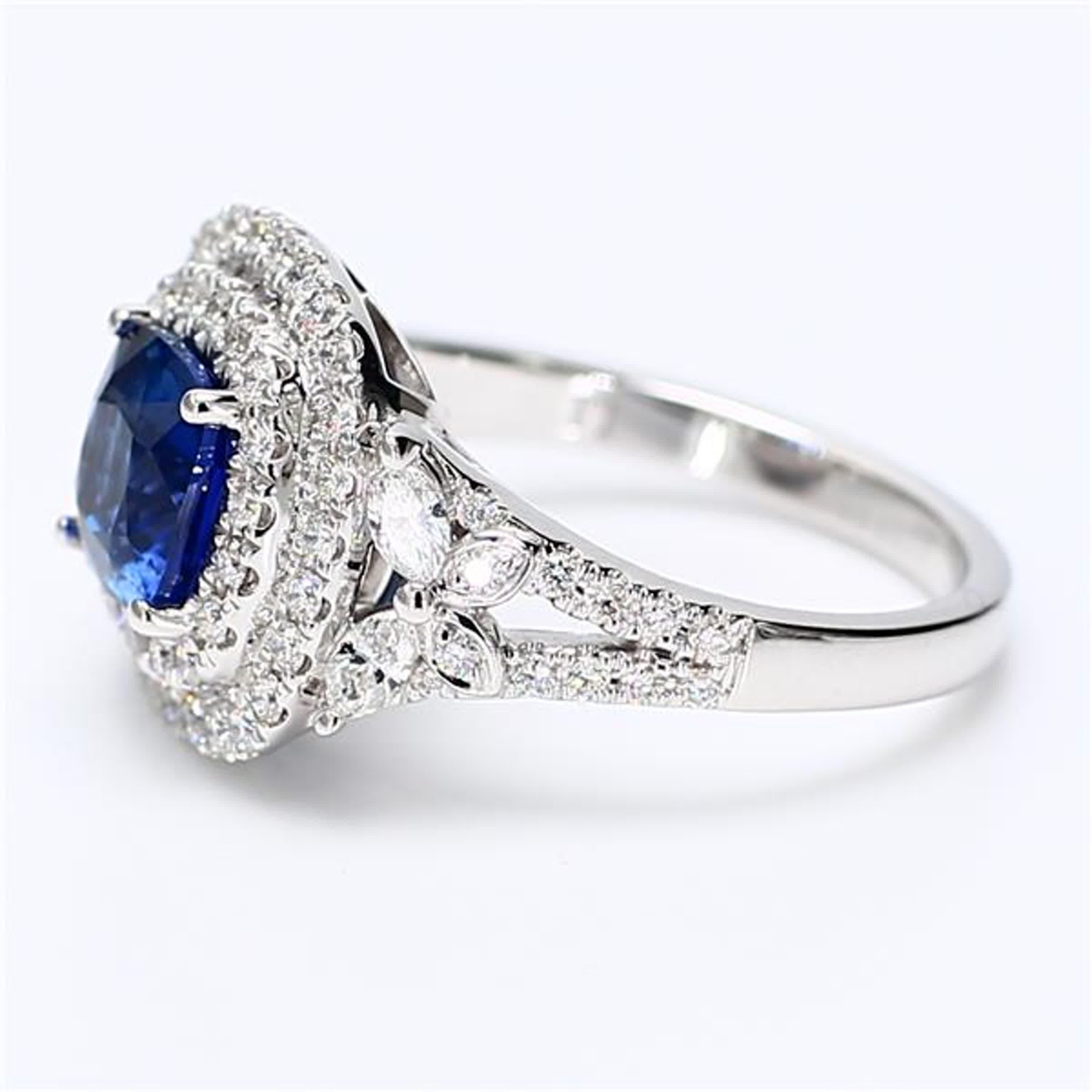 Contemporary Natural Blue Cushion Sapphire and White Diamond 2.60 Carat TW Gold Cocktail Ring For Sale