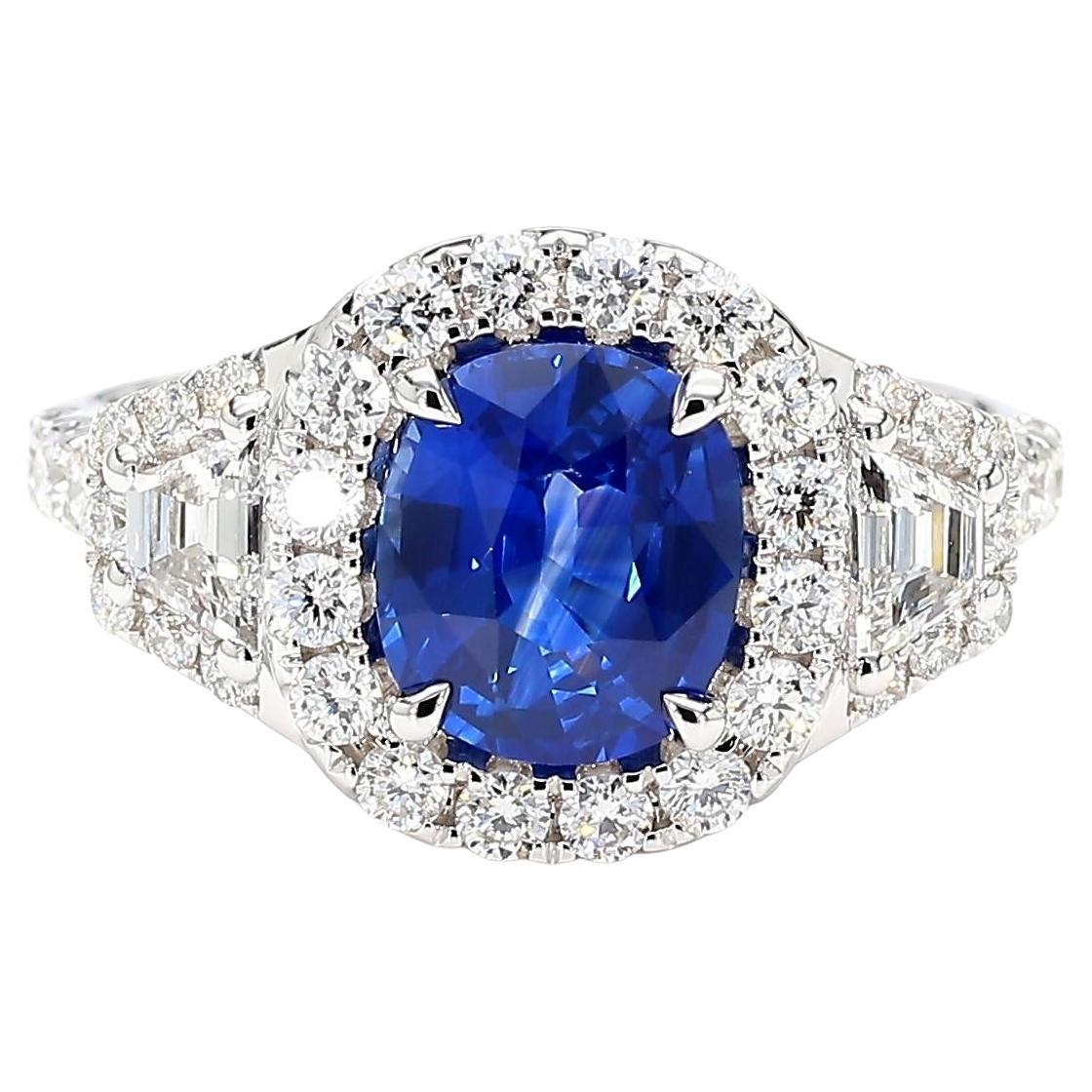 Natürlicher blauer Saphir im Kissenschliff und weißer Diamant 3.01 Karat TW Gold Cocktail-Ring