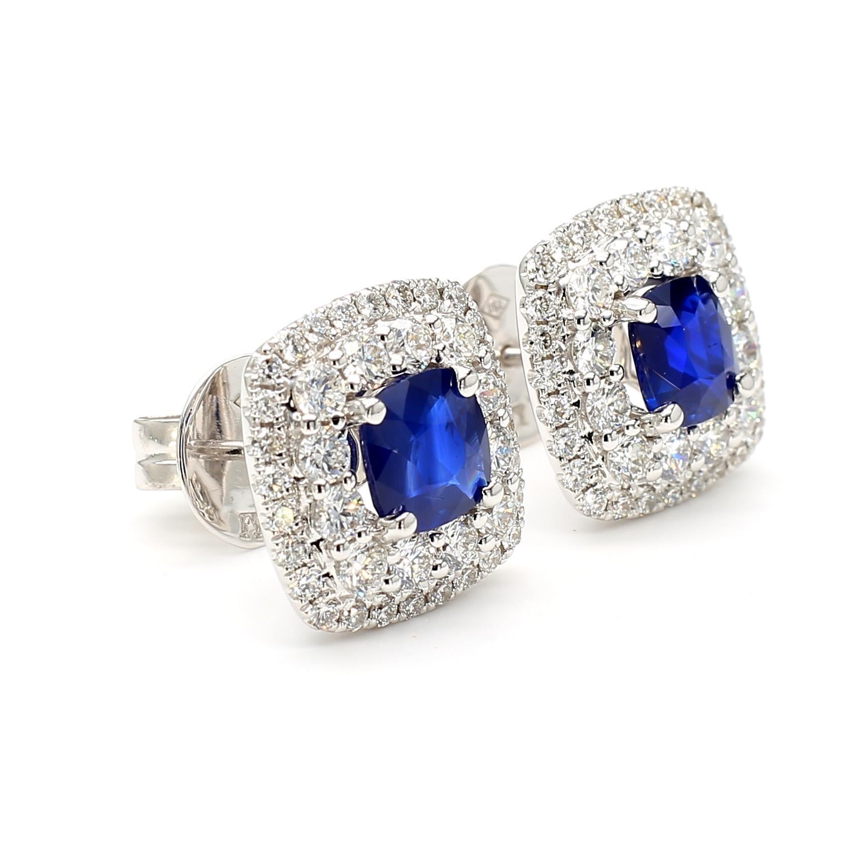 Pendientes de oro con zafiro cojín azul natural y diamante blanco de 3.62 quilates TW Corte cojín en venta