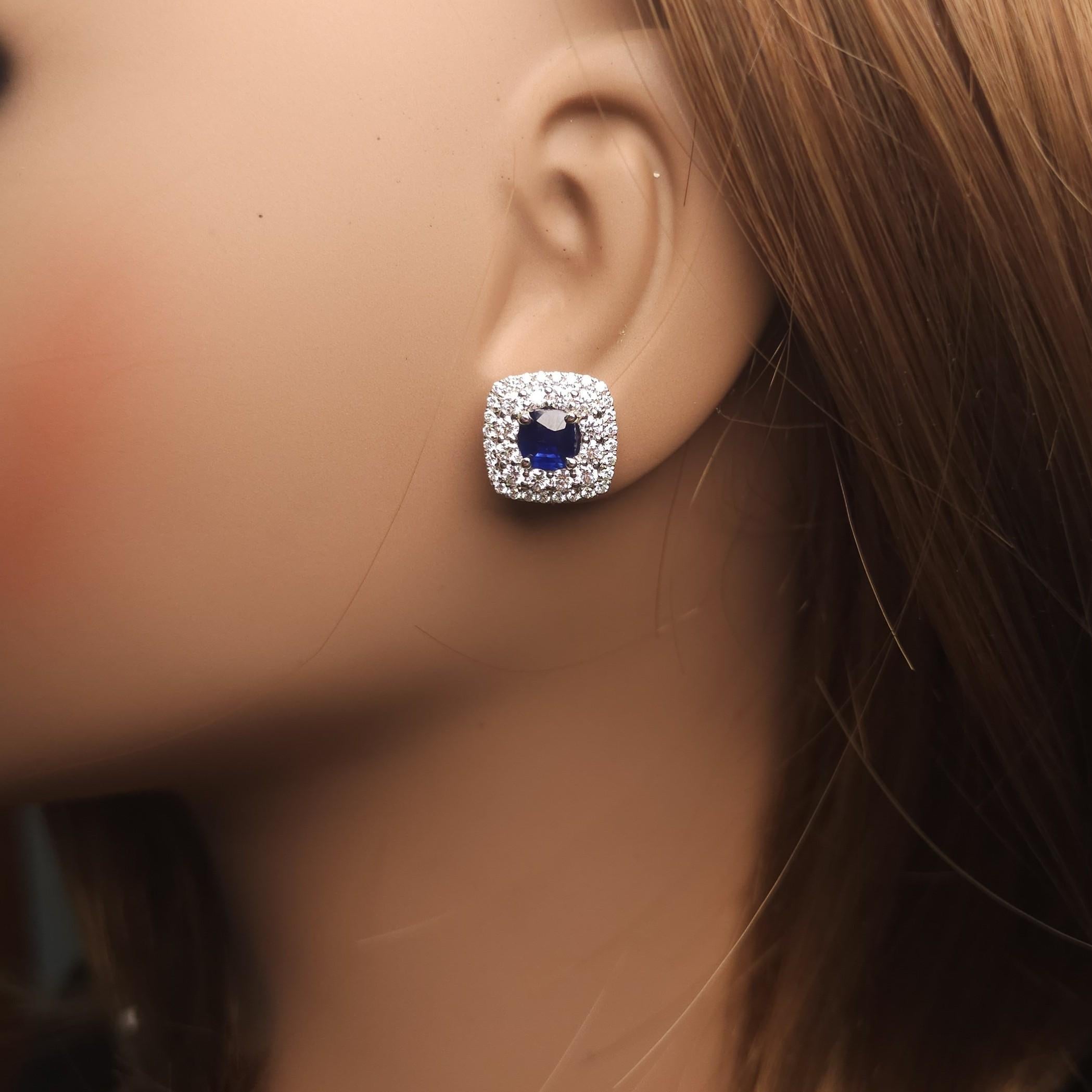 Pendientes de oro con zafiro cojín azul natural y diamante blanco de 3.62 quilates TW en Nuevo estado para la venta en New York, NY
