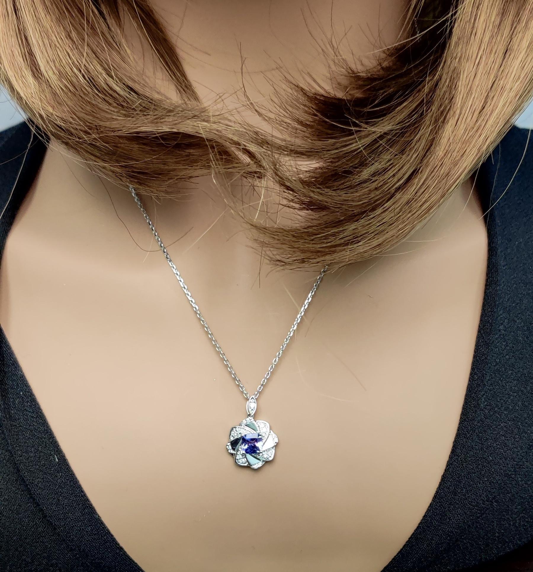 Ciondolo a goccia in oro con tanzanite blu naturale a cuscino e diamante bianco da 1,21 carati TW In condizioni Nuovo in vendita a New York, NY