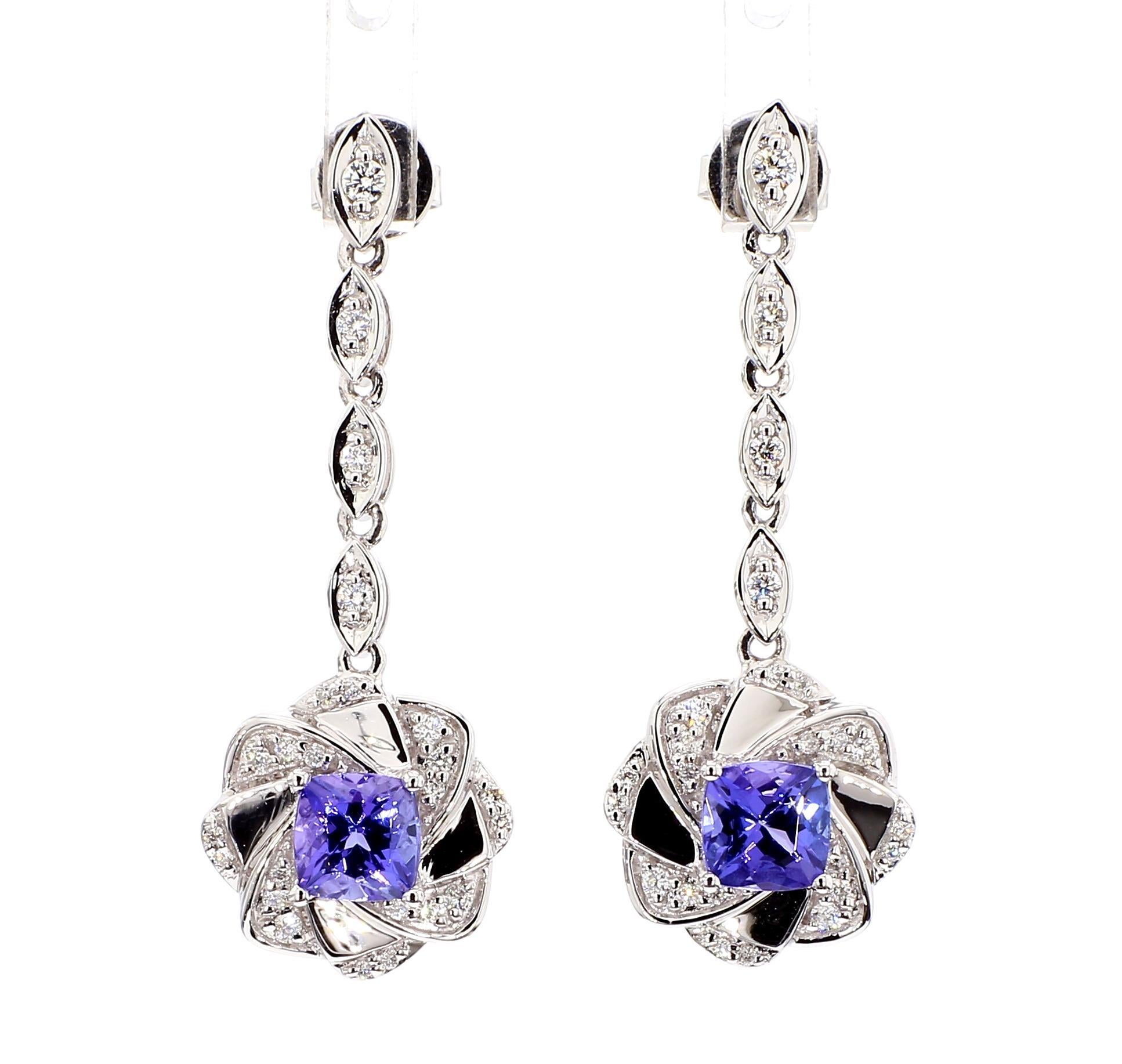 Contemporaneo Orecchini in oro con tanzanite blu naturale a cuscino e diamante bianco da 1,63 carati TW in vendita