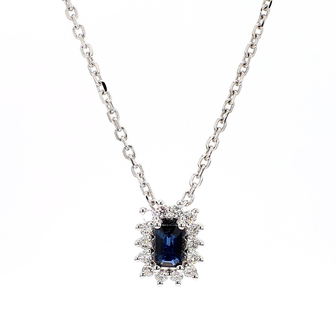 Contemporaneo Ciondolo a goccia con zaffiro blu naturale taglio smeraldo e diamante da 0.49 carati TW in vendita