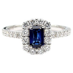 Anello cocktail in oro con smeraldo blu naturale e diamante bianco da 1.17 carati TW