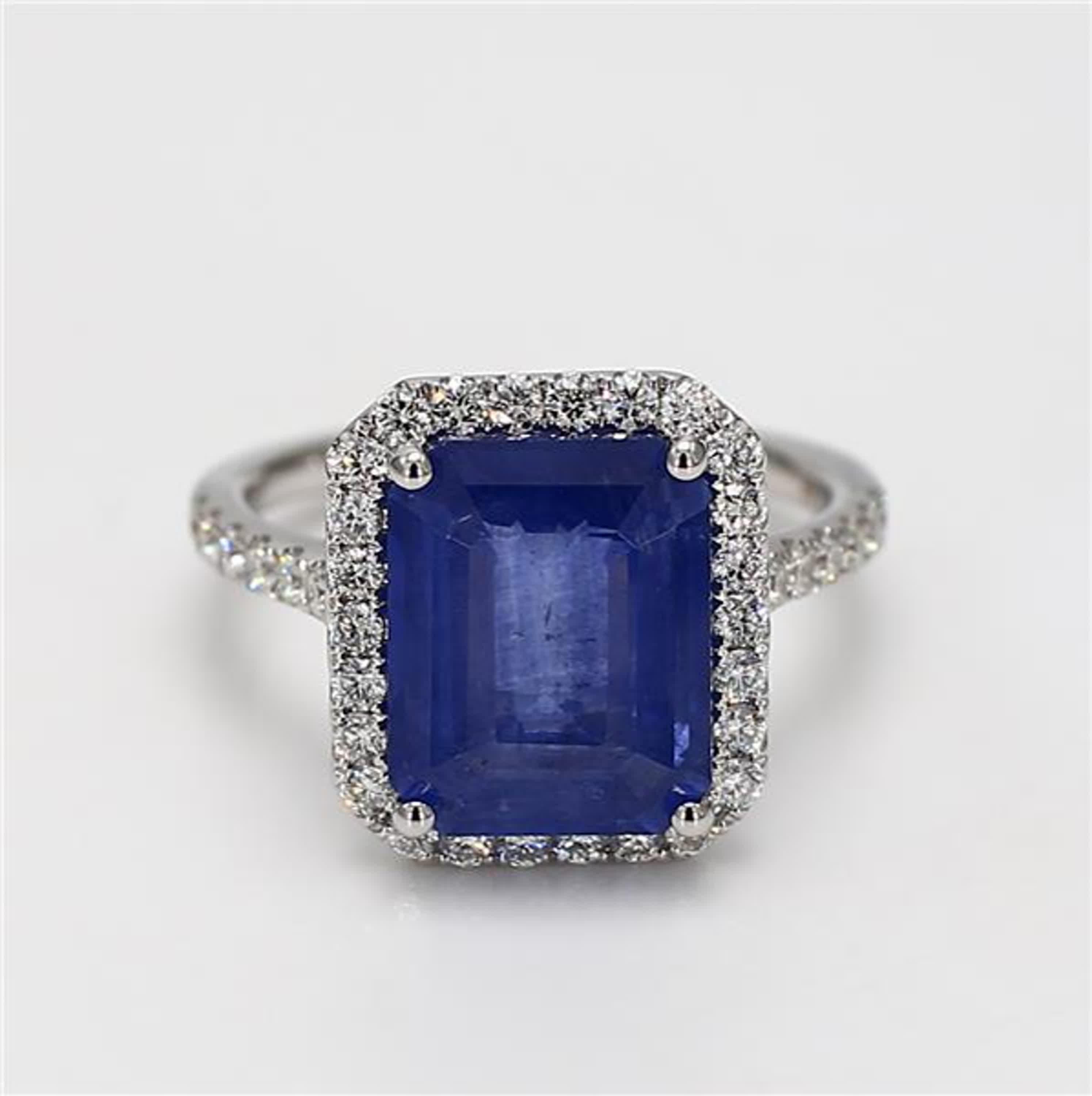 Contemporary Natural Blue Emerald Sapphire and White Diamond 5.89 Carat TW Gold Cocktail Ring For Sale
