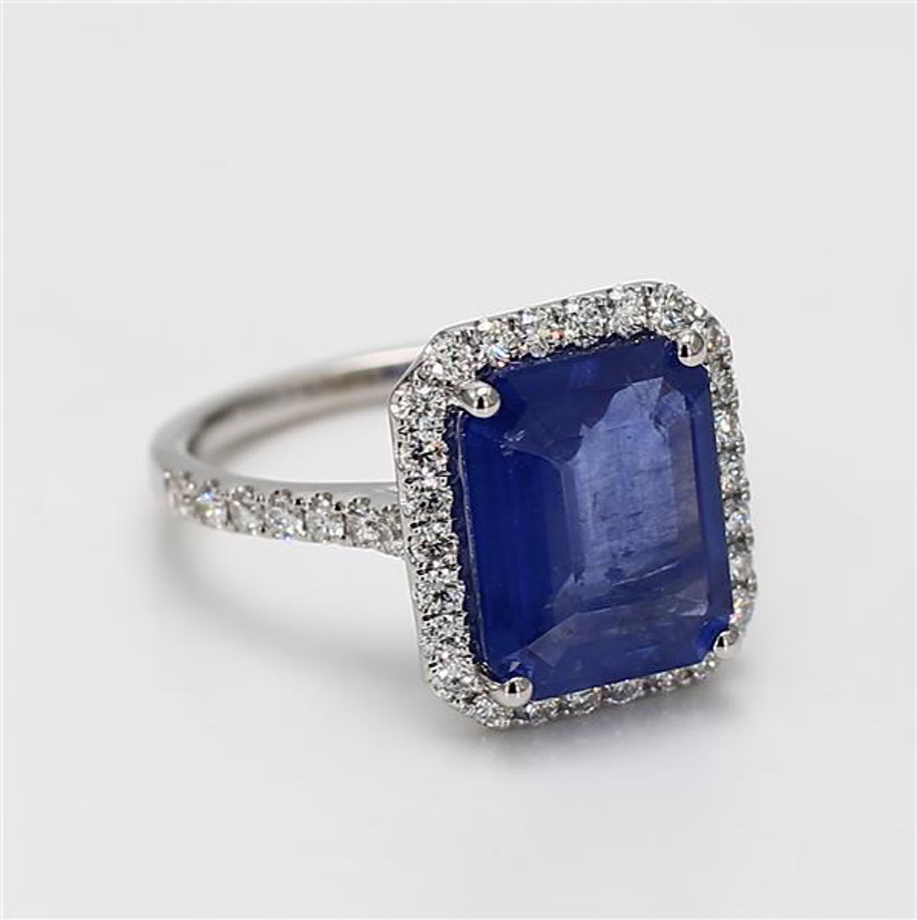 Natural Blue Emerald Sapphire and White Diamond 5.89 Carat TW Gold Cocktail Ring For Sale 2