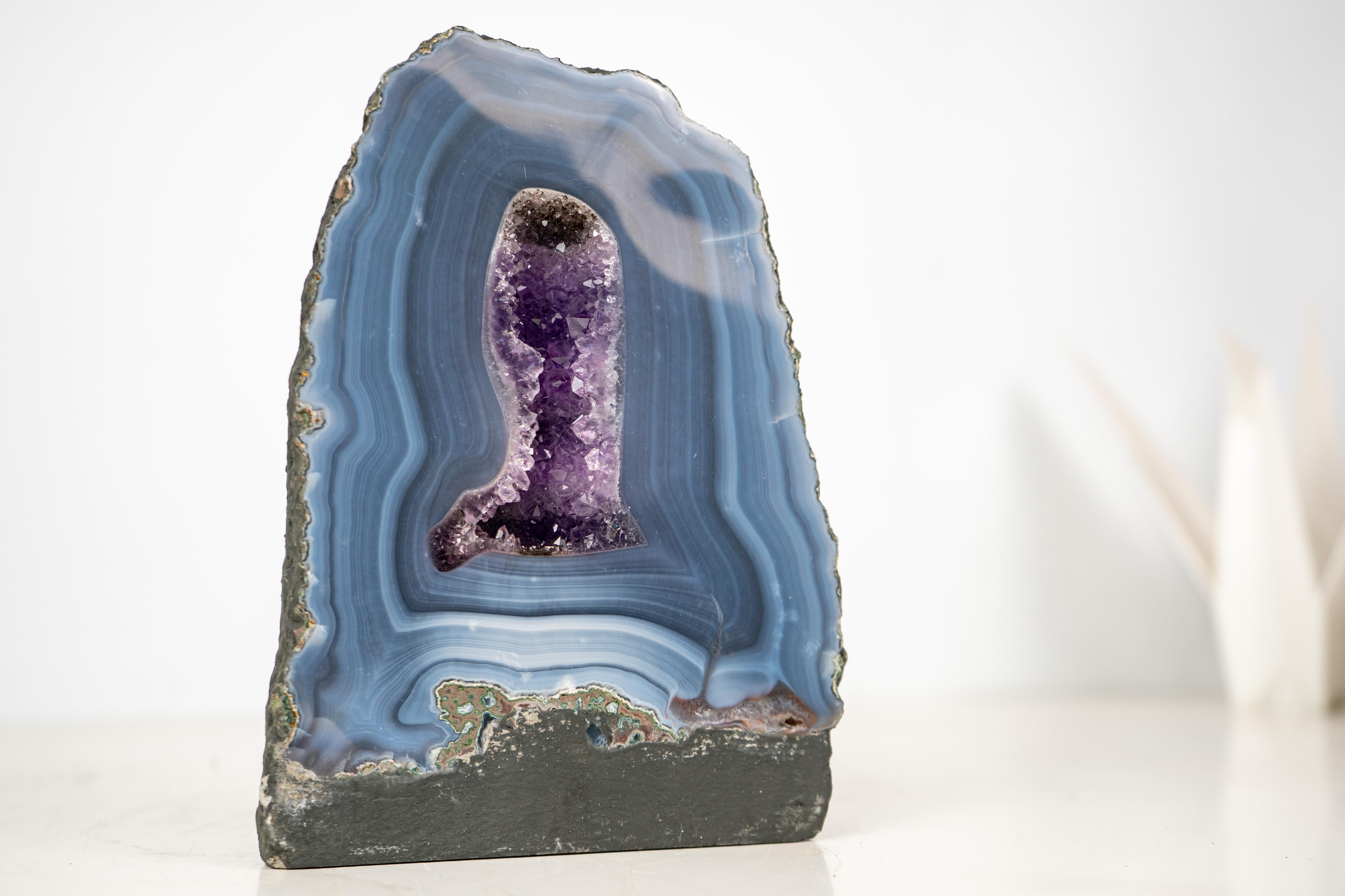 Natural Blue Lace Agate Geode Slice with Banded Pattern In New Condition For Sale In Ametista Do Sul, BR
