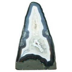 Geode en dentelle bleue naturelle avec druze de cristal et dentelles d'agate de classe mondiale