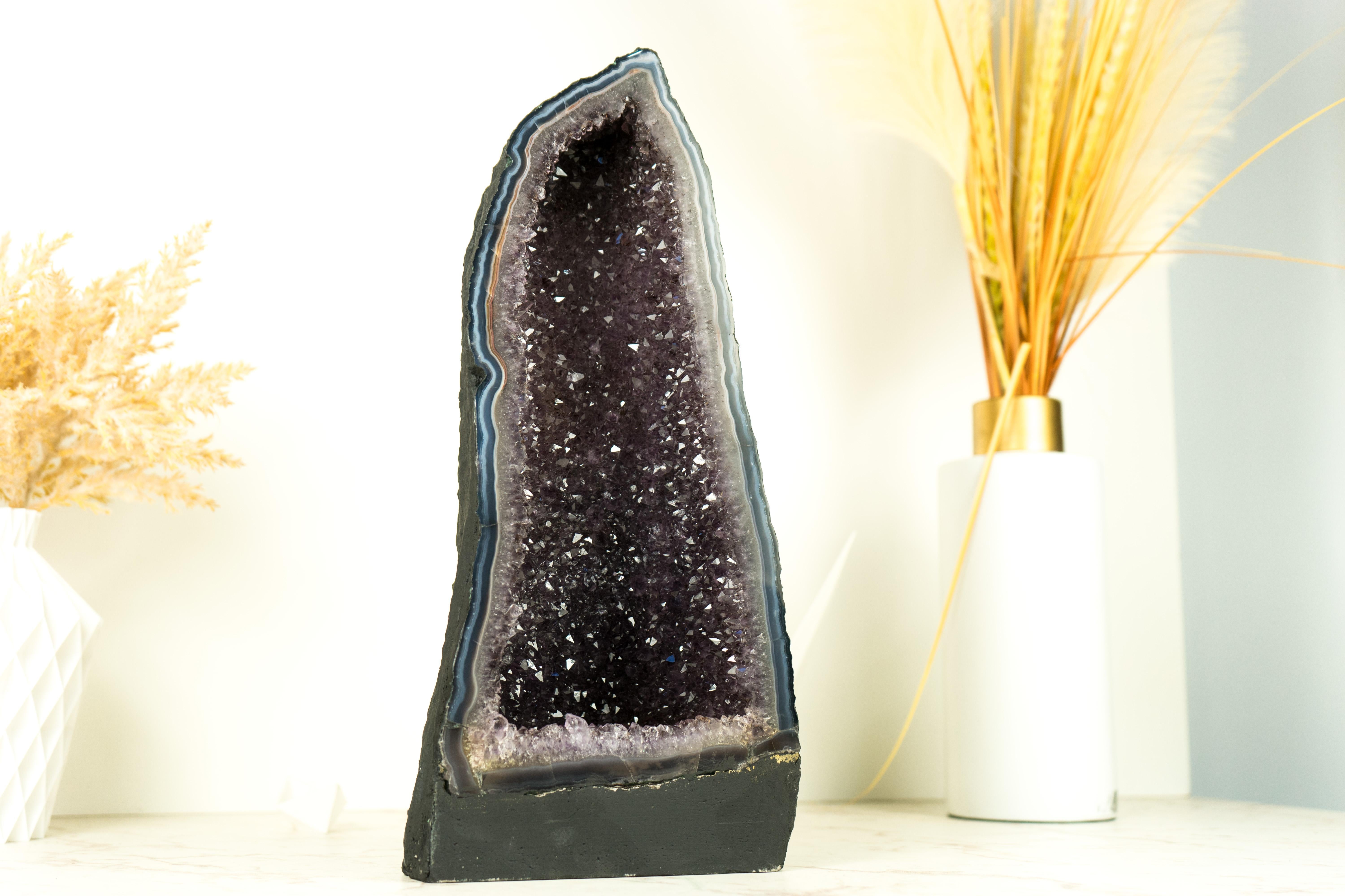 Natural Blue Lace Agate Geode with Sparkly Lavender Amethyst, Decor Centerpiece In Excellent Condition For Sale In Ametista Do Sul, BR
