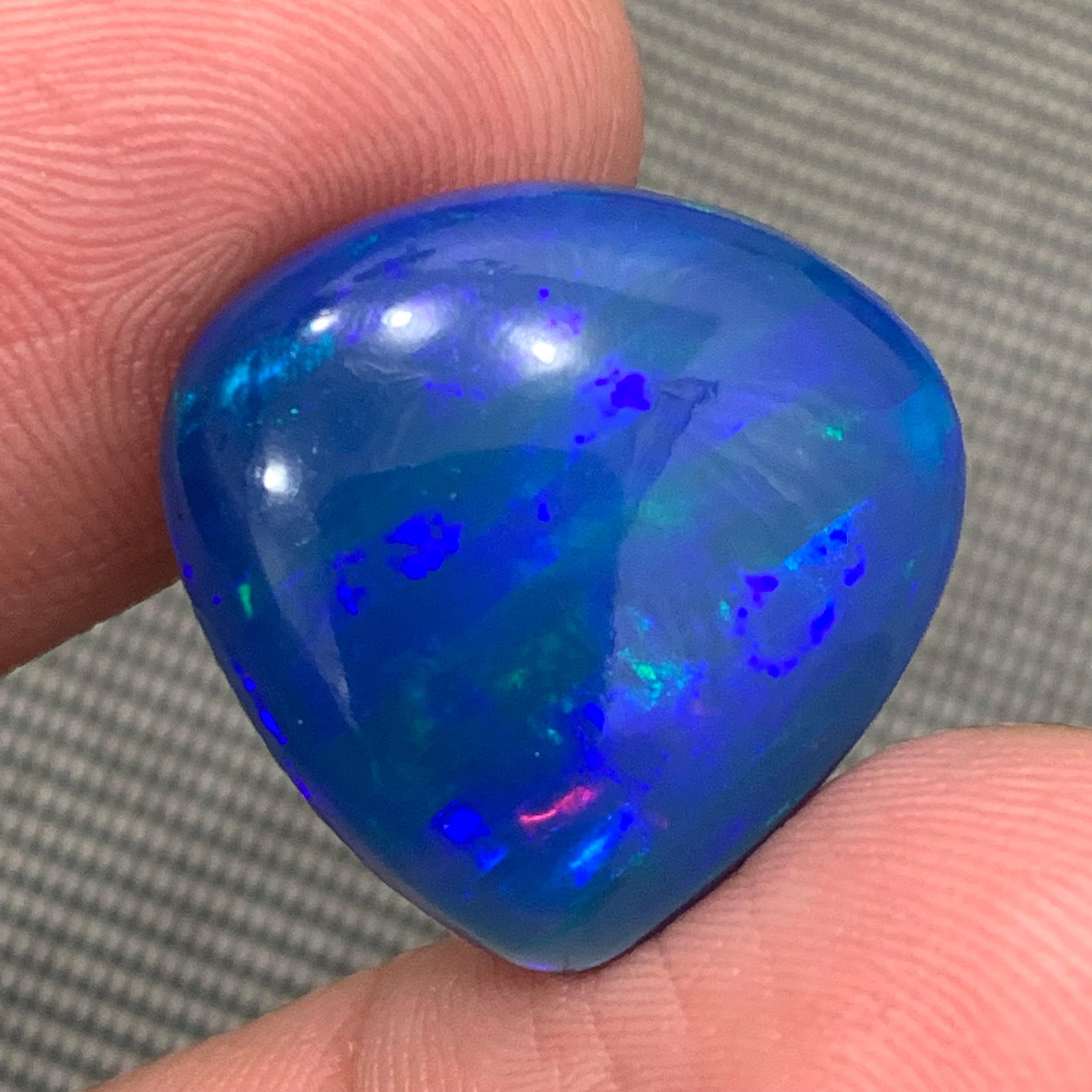 Opale bleue naturelle 13,20 carats Cabochon poire Pierre précieuse en vrac avec jeu de couleurs en vente 4