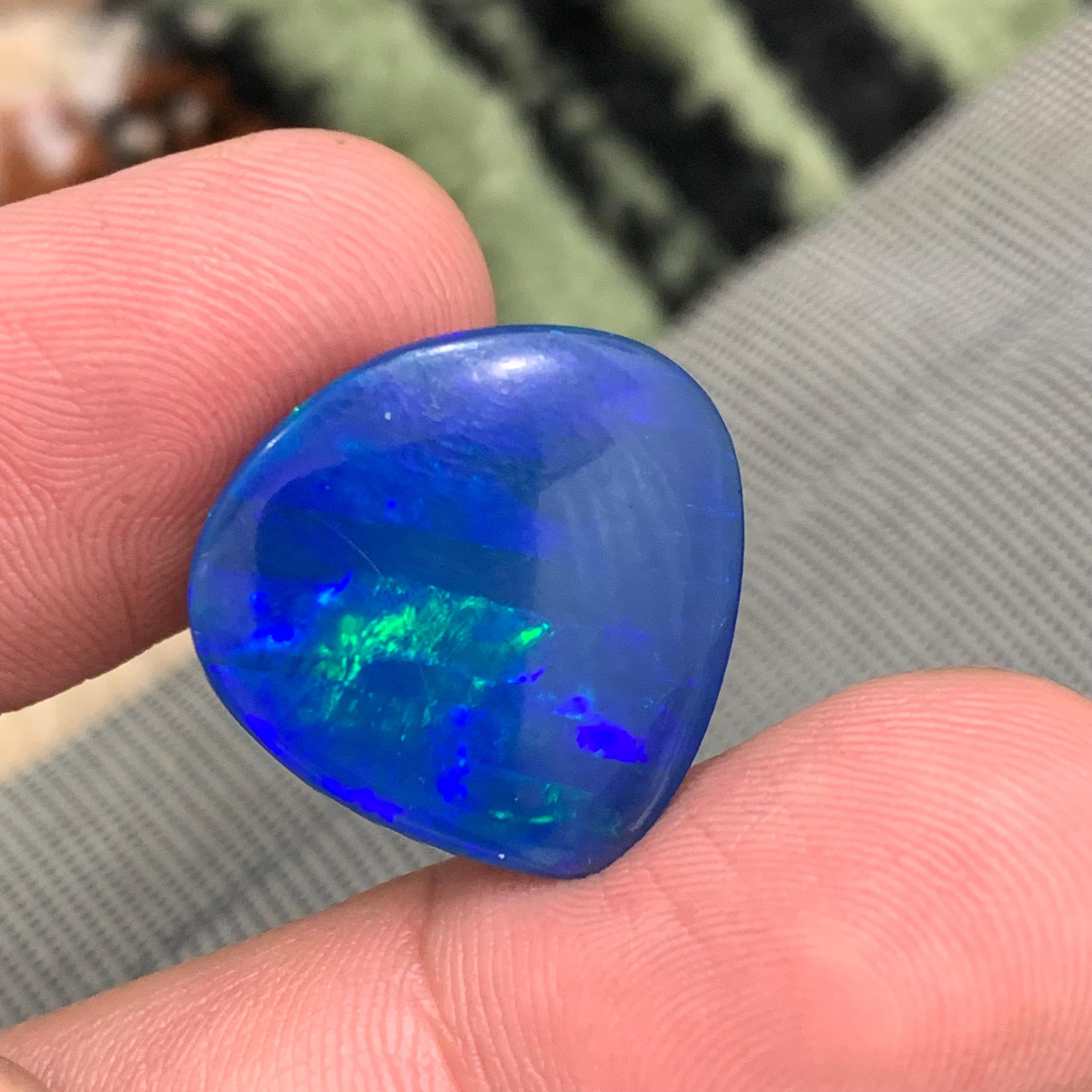 Opale bleue naturelle 13,20 carats Cabochon poire Pierre précieuse en vrac avec jeu de couleurs en vente 7