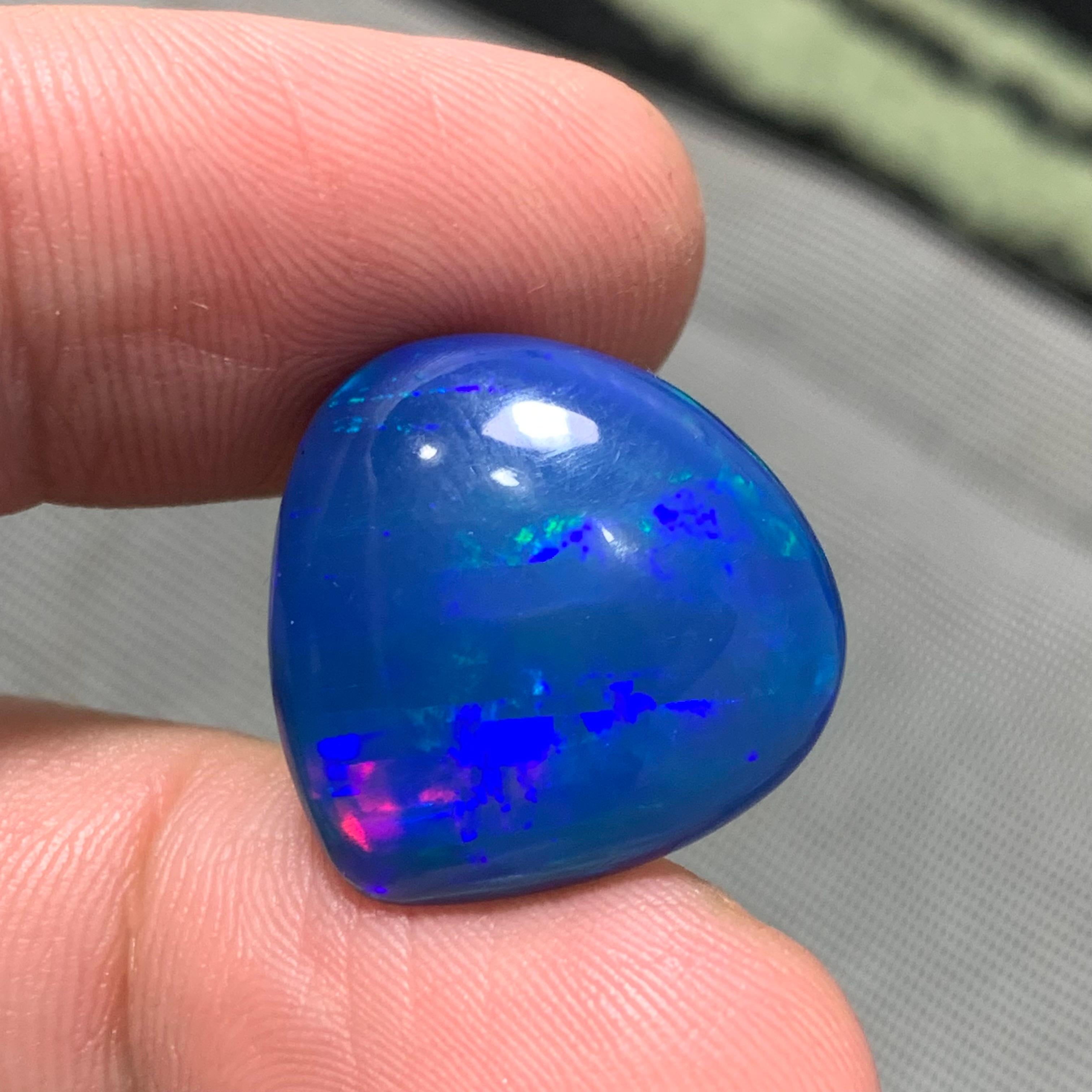 Contemporain Opale bleue naturelle 13,20 carats Cabochon poire Pierre précieuse en vrac avec jeu de couleurs en vente