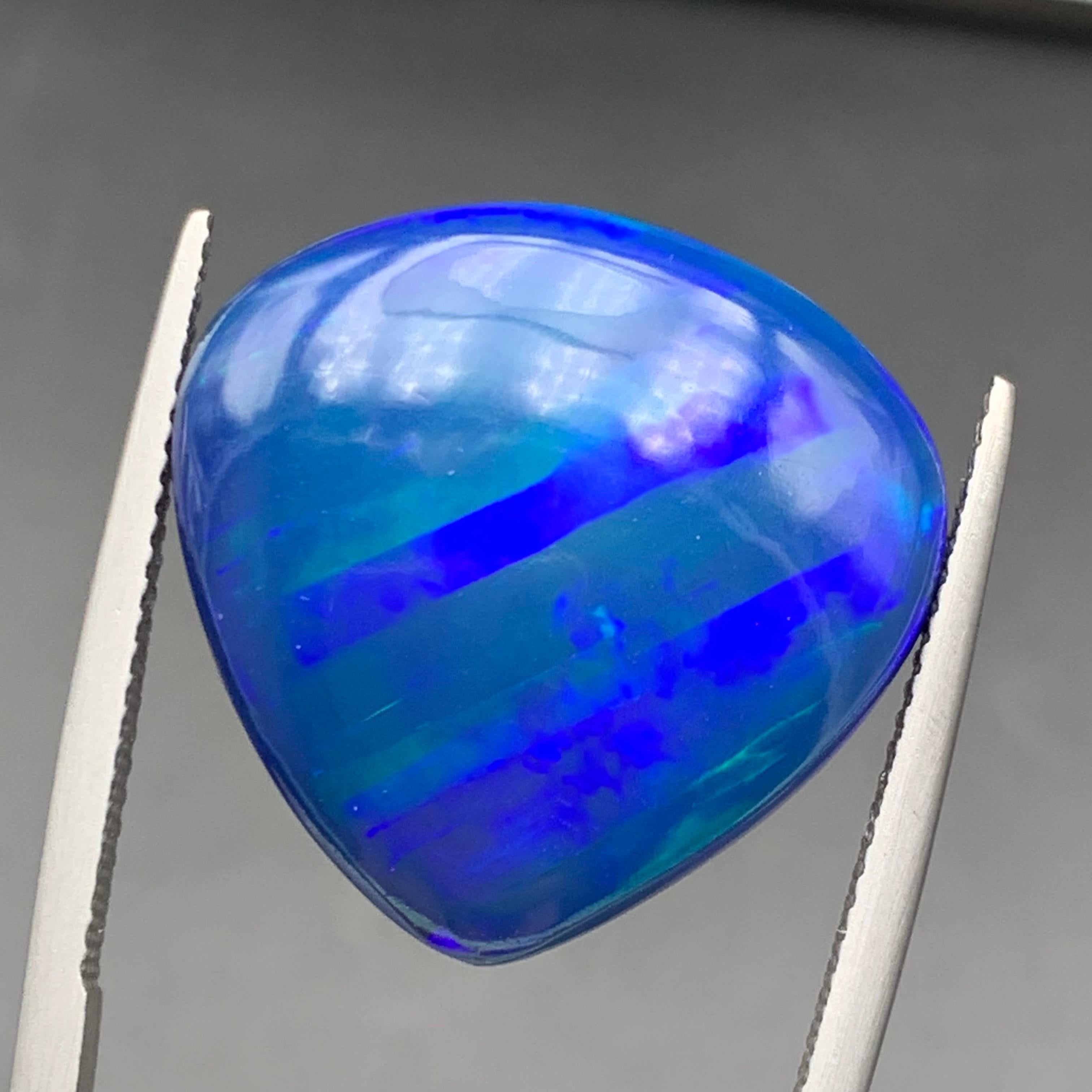 Taille cabochon Opale bleue naturelle 13,20 carats Cabochon poire Pierre précieuse en vrac avec jeu de couleurs en vente