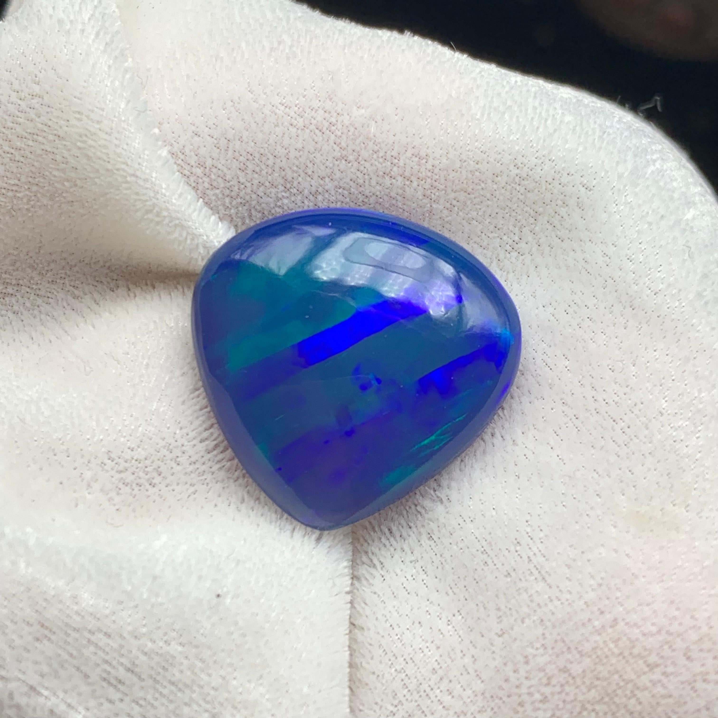 Opale bleue naturelle 13,20 carats Cabochon poire Pierre précieuse en vrac avec jeu de couleurs Unisexe en vente