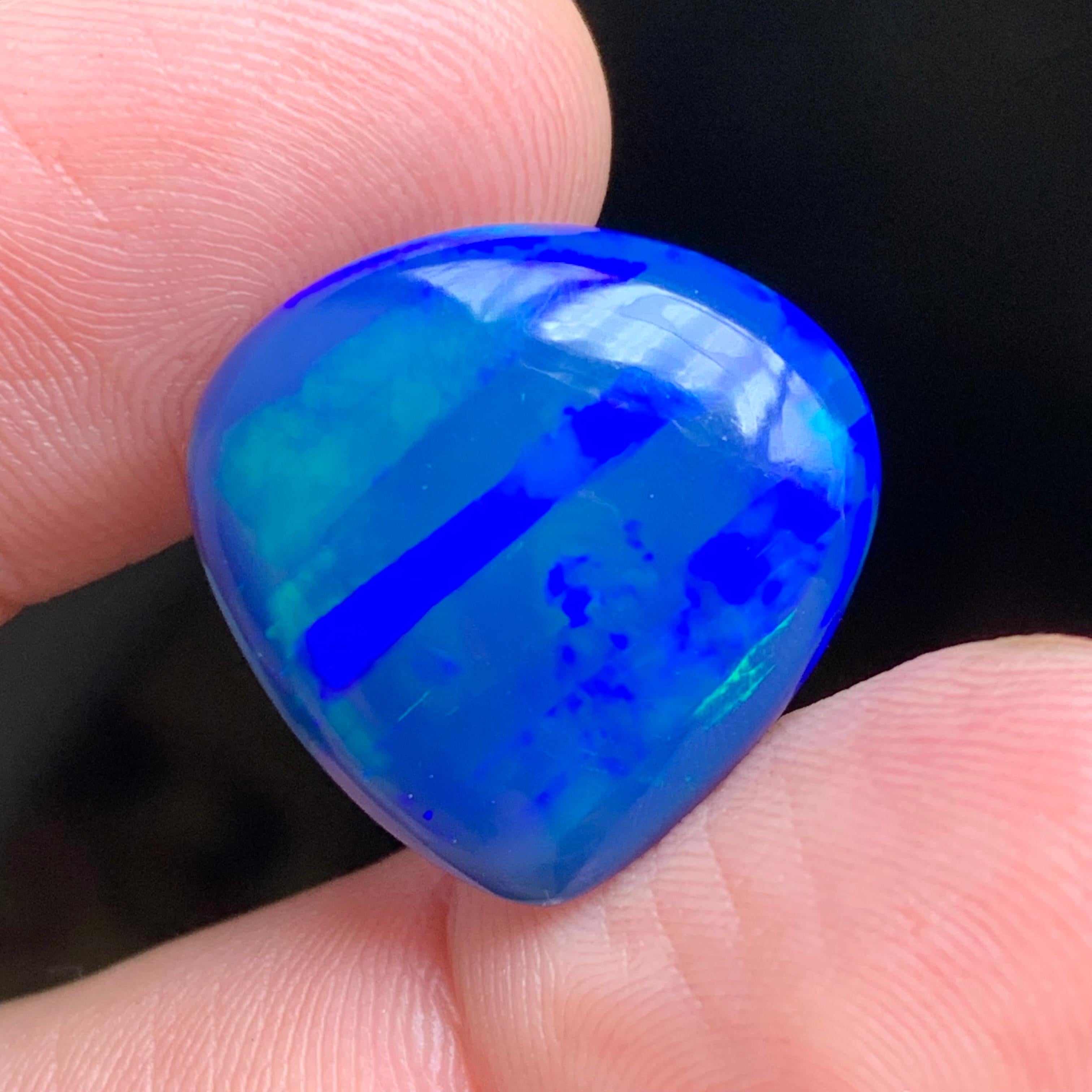 Opale bleue naturelle 13,20 carats Cabochon poire Pierre précieuse en vrac avec jeu de couleurs en vente 1