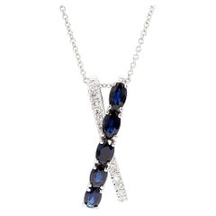 Ciondolo in oro con zaffiro ovale blu naturale e diamante da 1,74 carati TW