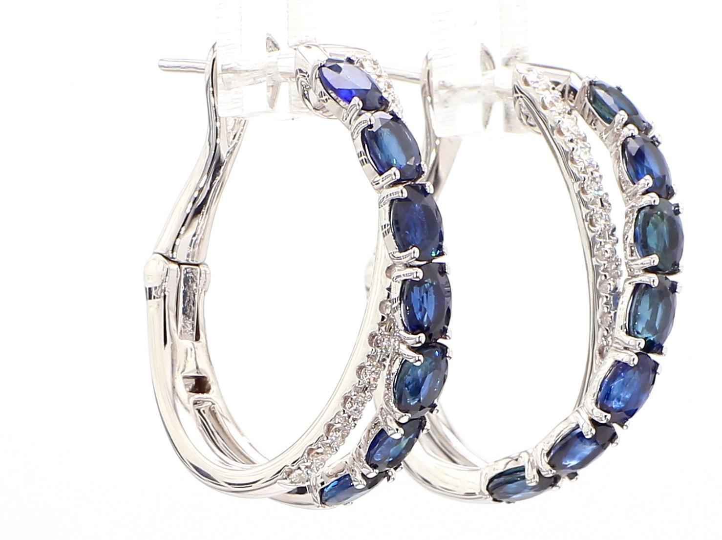 Taille ovale Clous d'oreilles en or, saphir ovale bleu naturel et diamant de 3,29 carats poids total en vente