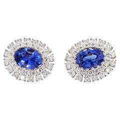 Orecchini in oro con zaffiro ovale blu naturale e diamante da 3.38 carati TW