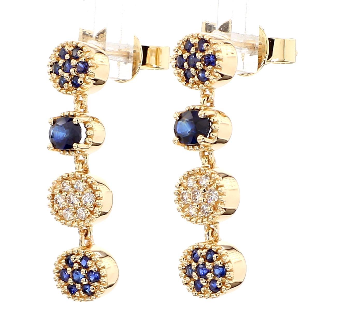 I bellissimi orecchini con zaffiro di RareGemworld. Montato in una splendida montatura in oro giallo 14K con zaffiri blu naturali di taglio ovale. Gli zaffiri sono circondati da zaffiri blu naturali a taglio rotondo e da una mischia di diamanti