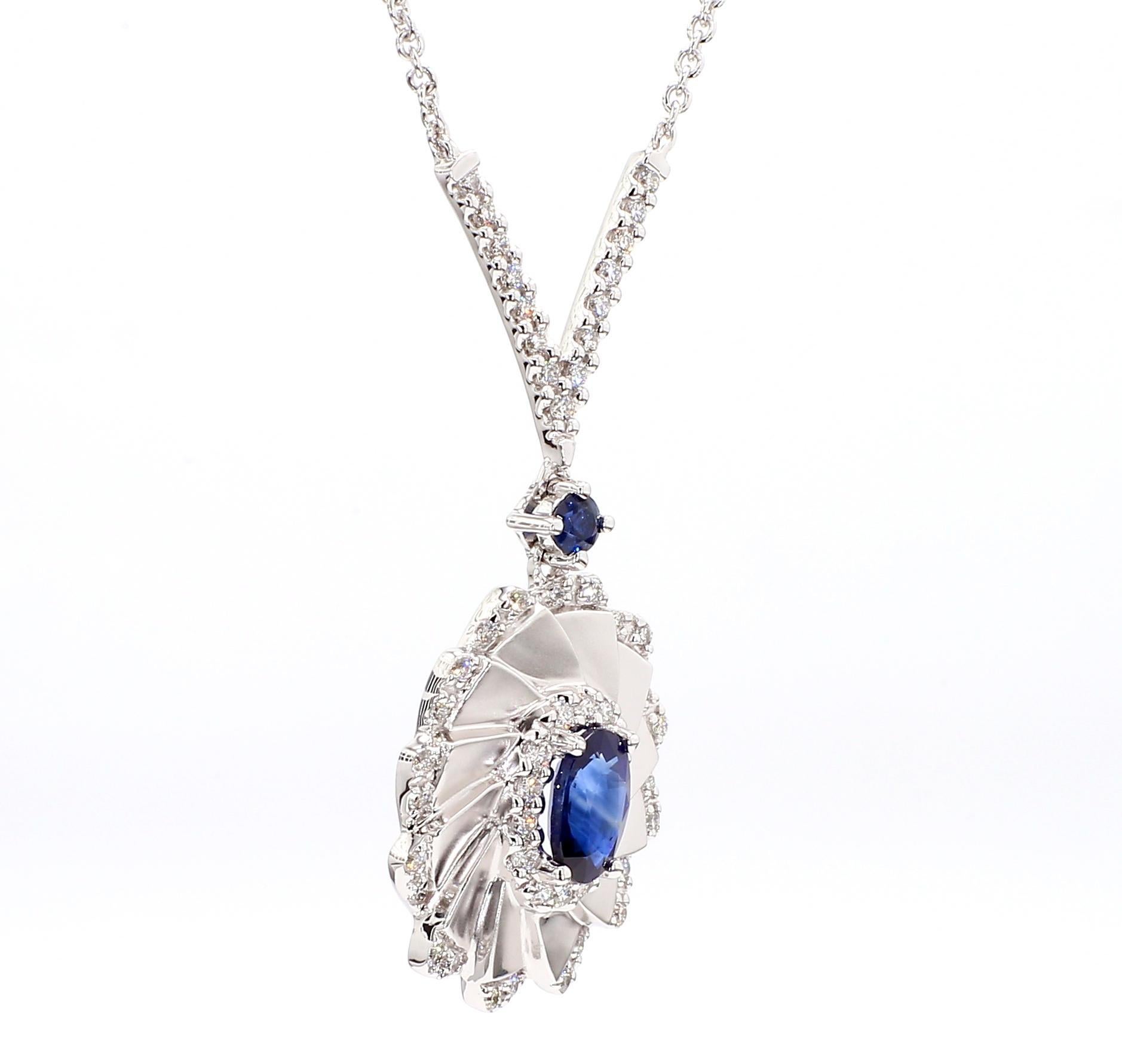 Taille ovale Collier en or blanc 0,95 carat poids total, saphir ovale bleu naturel et diamant blanc en vente