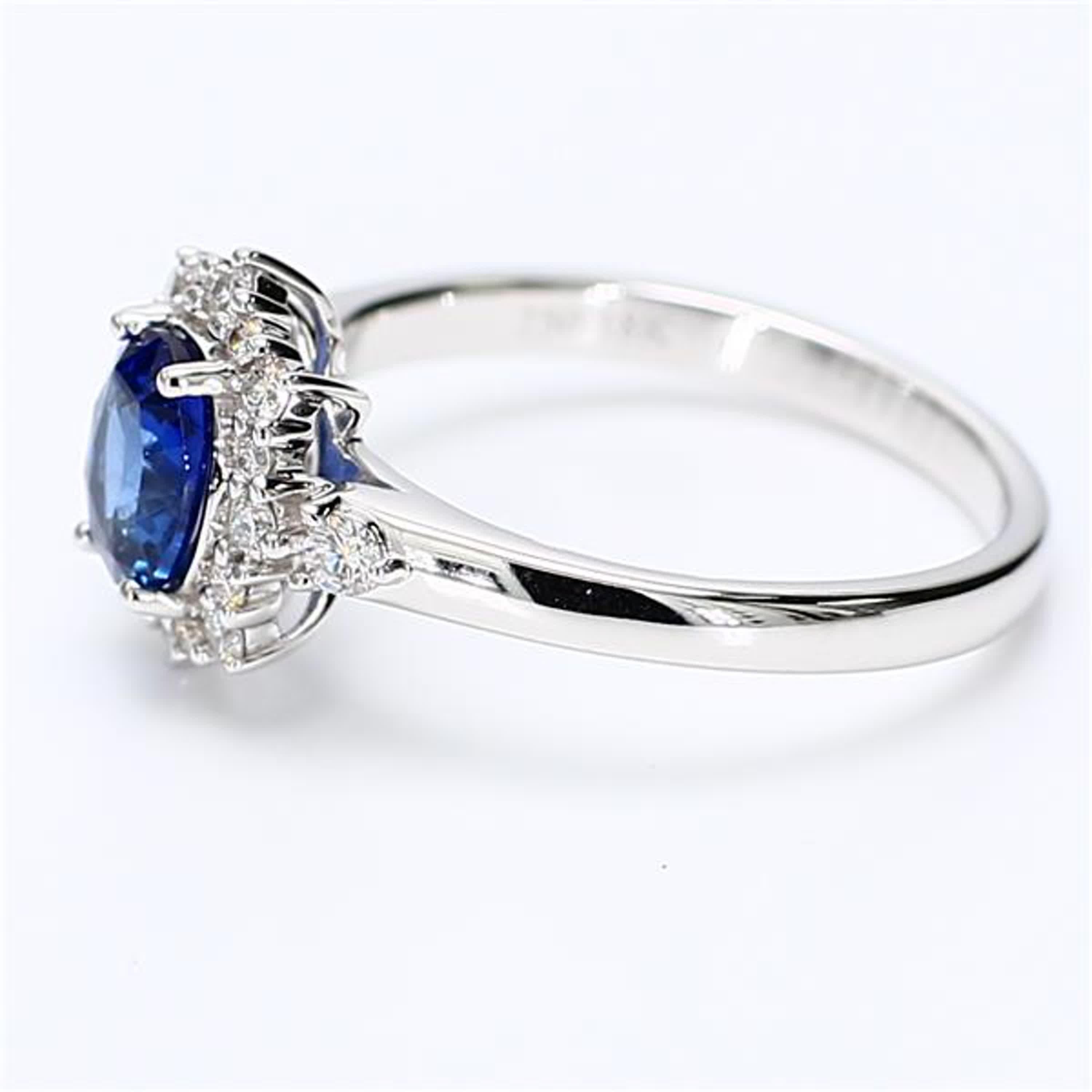 Contemporary Natural Blue Oval Sapphire and White Diamond 1.27 Carat TW Gold Cocktail Ring For Sale