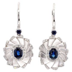 Natürlicher blauer ovaler Saphir und weißer Diamant 1.37 Karat TW Gold Tropfenohrringe