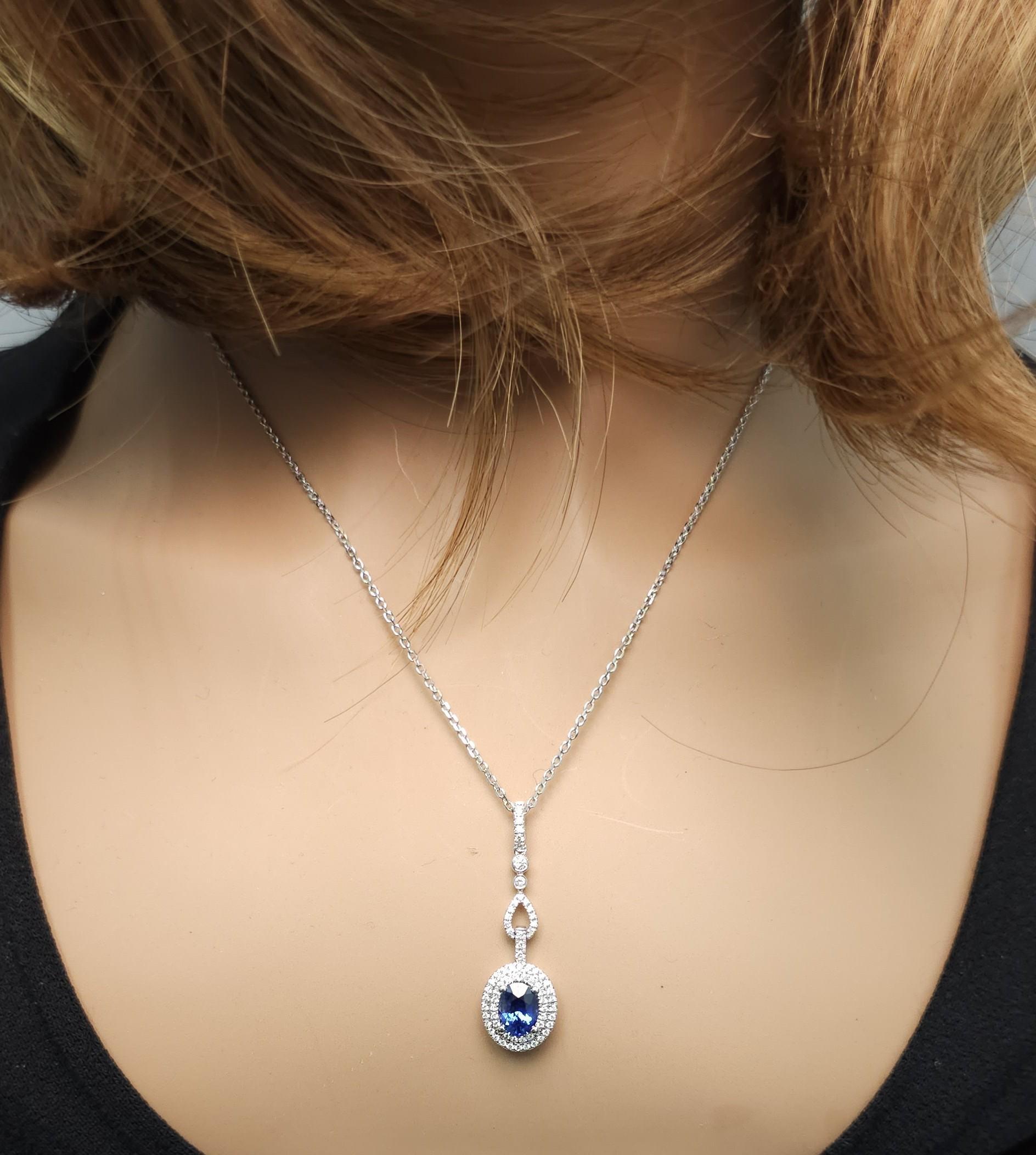 Colgante gota de oro zafiro ovalado azul natural y diamante blanco 1.63 quilates TW en Nuevo estado para la venta en New York, NY