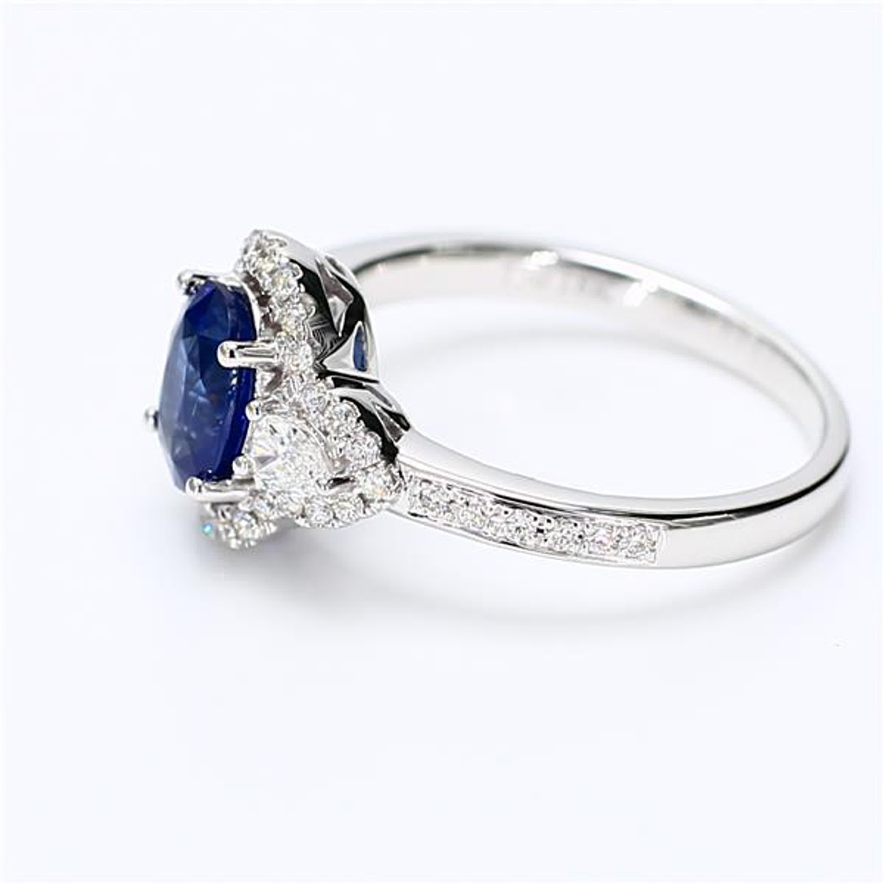 Contemporary Natural Blue Oval Sapphire and White Diamond 1.70 Carat TW Gold Cocktail Ring For Sale
