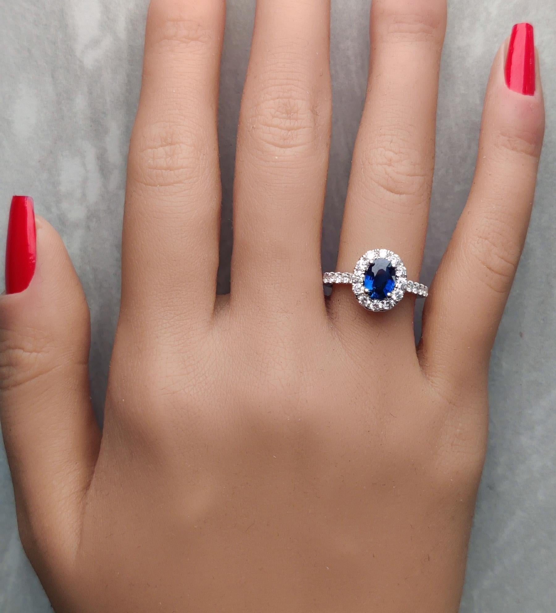 Natural Blue Oval Sapphire and White Diamond 1.88 Carat TW Gold Cocktail Ring In New Condition For Sale In New York, NY