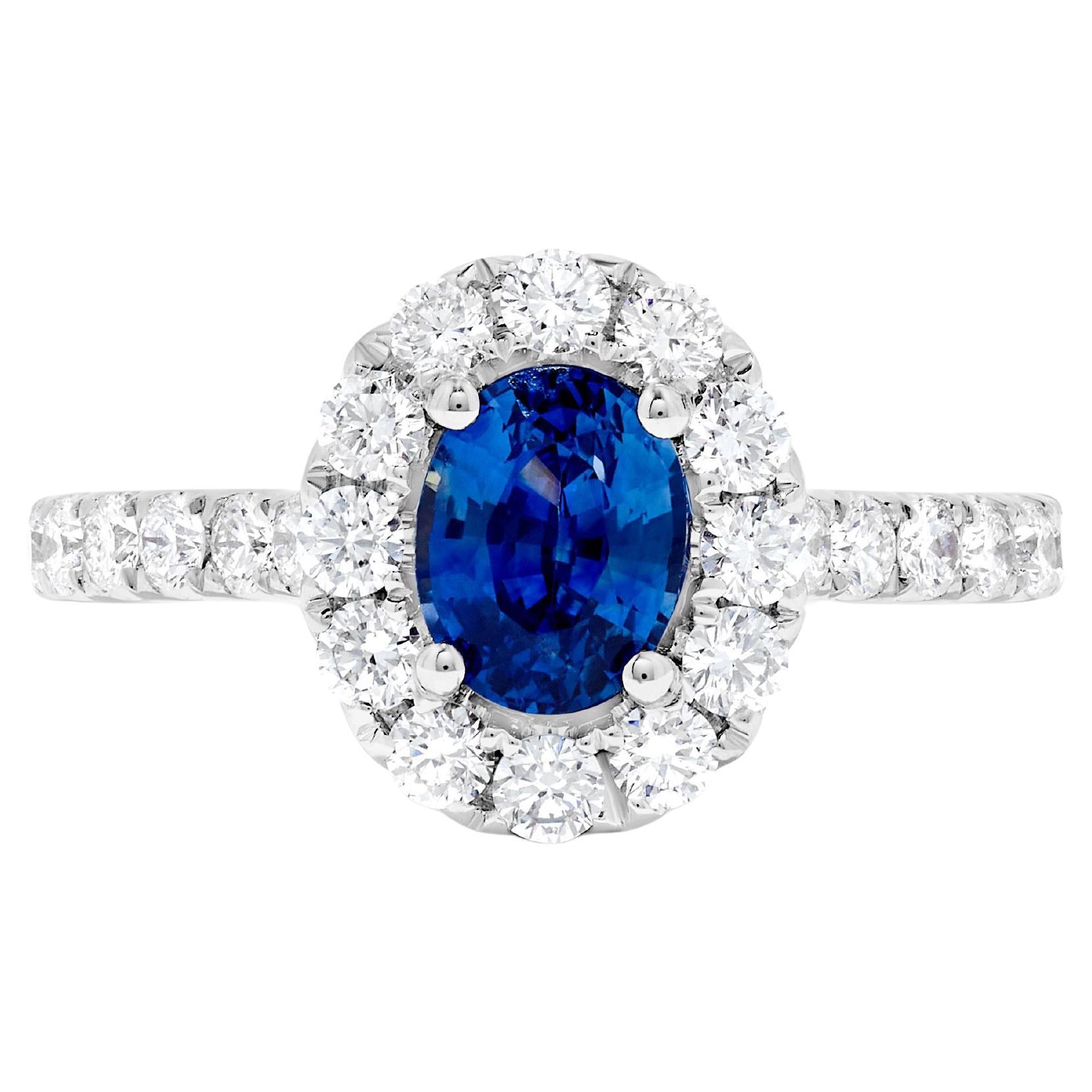 Natürlicher blauer ovaler Saphir und weißer Diamant 2.02 Karat TW Gold Cocktail-Ring