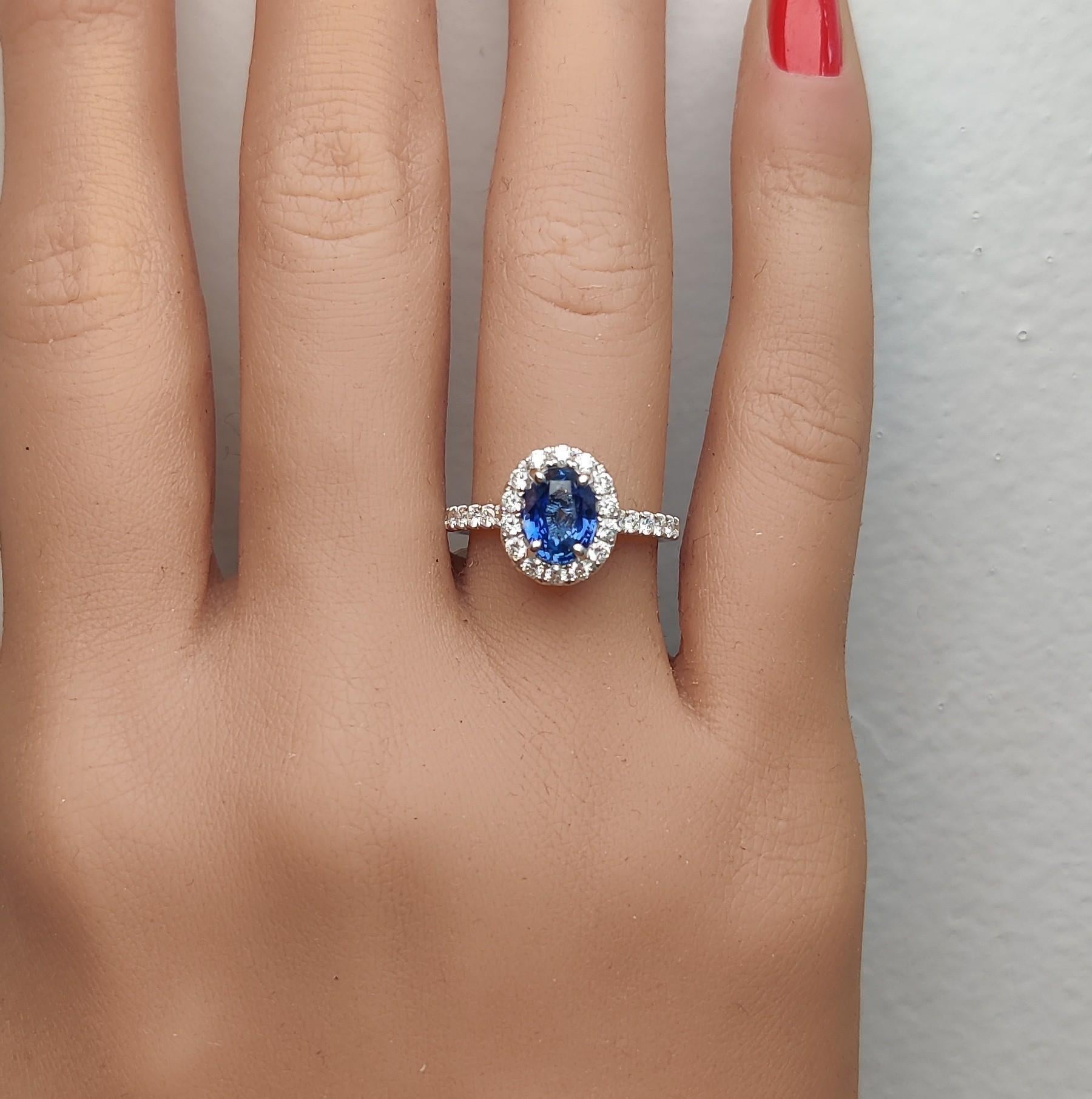 Natürlicher blauer ovaler Saphir und weißer Diamant 2.07 Karat TW Gold Cocktail-Ring im Zustand „Neu“ im Angebot in New York, NY