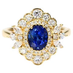 Anello da cocktail in oro con zaffiro ovale blu naturale e diamante bianco da 2.11 carati TW