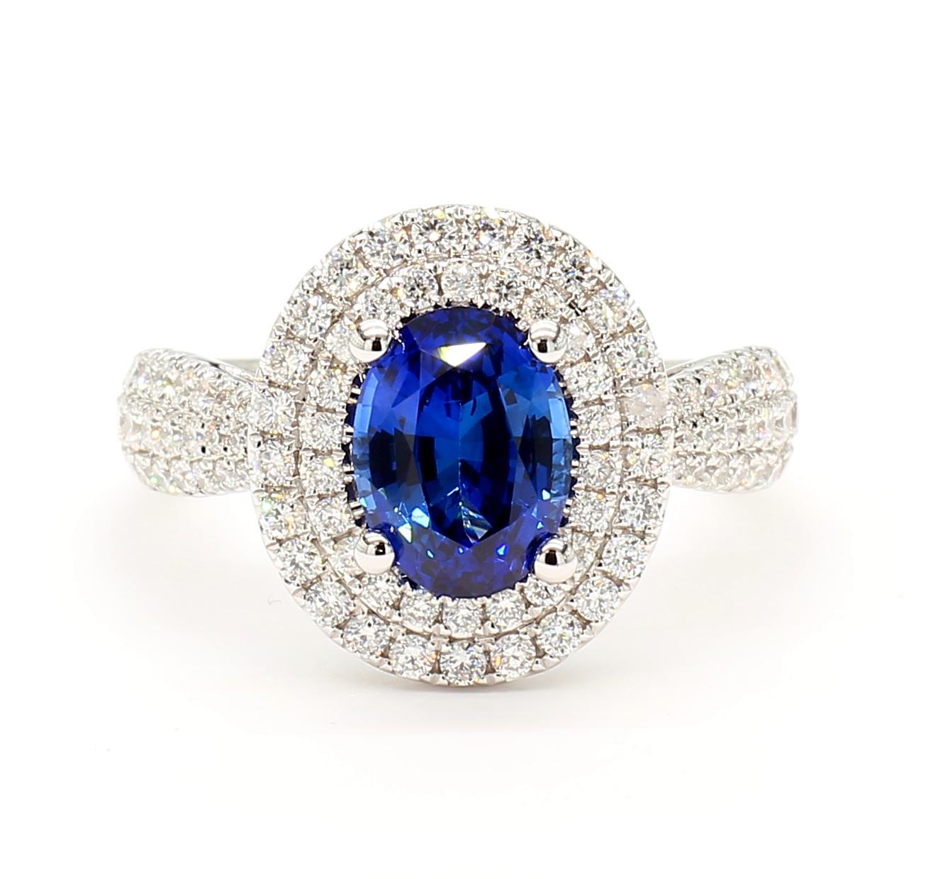 Natürlicher blauer ovaler Saphir und weißer Diamant 2.81 Karat TW Gold Cocktail-Ring (Zeitgenössisch) im Angebot