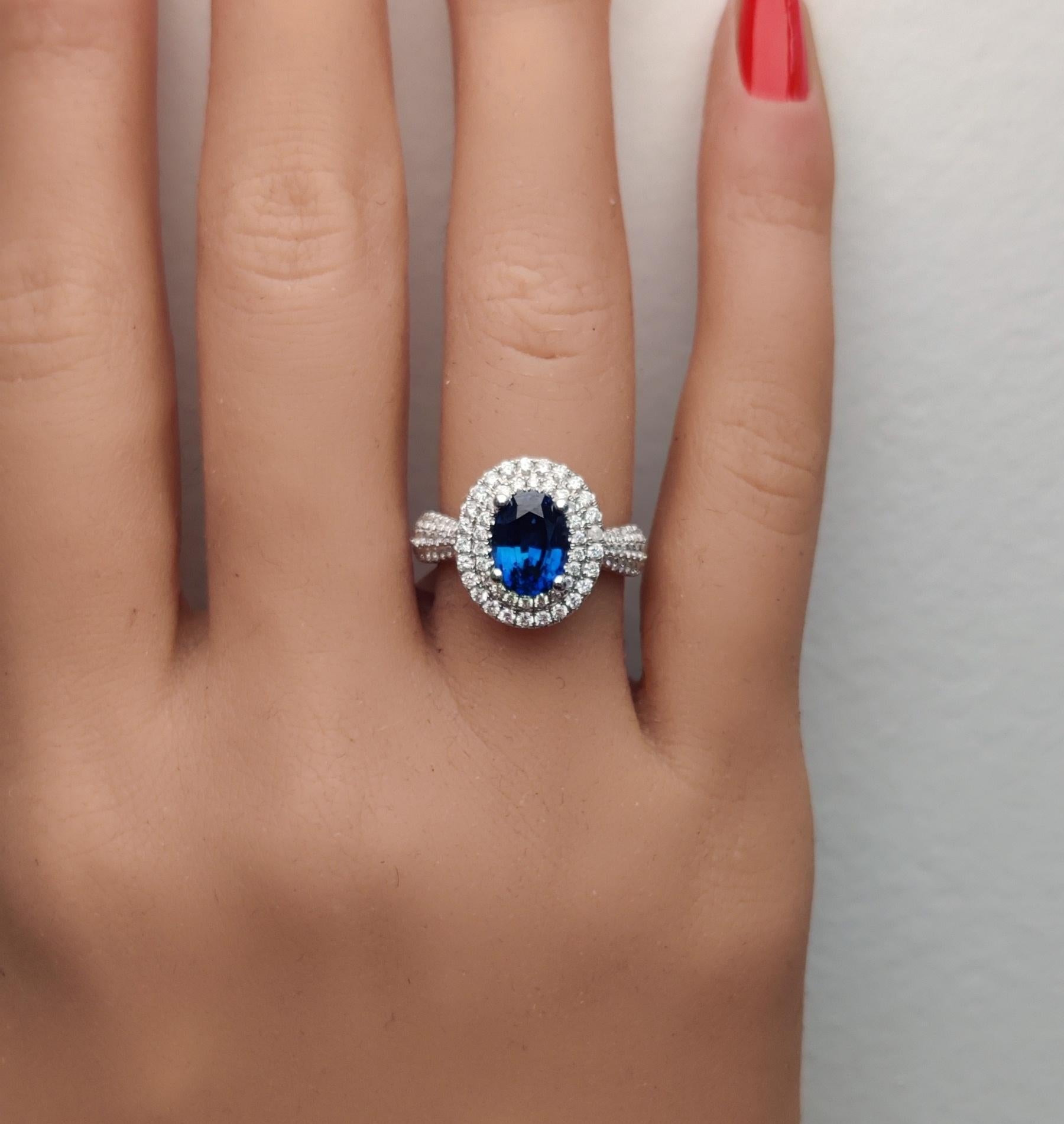 Natürlicher blauer ovaler Saphir und weißer Diamant 2.81 Karat TW Gold Cocktail-Ring im Zustand „Neu“ im Angebot in New York, NY